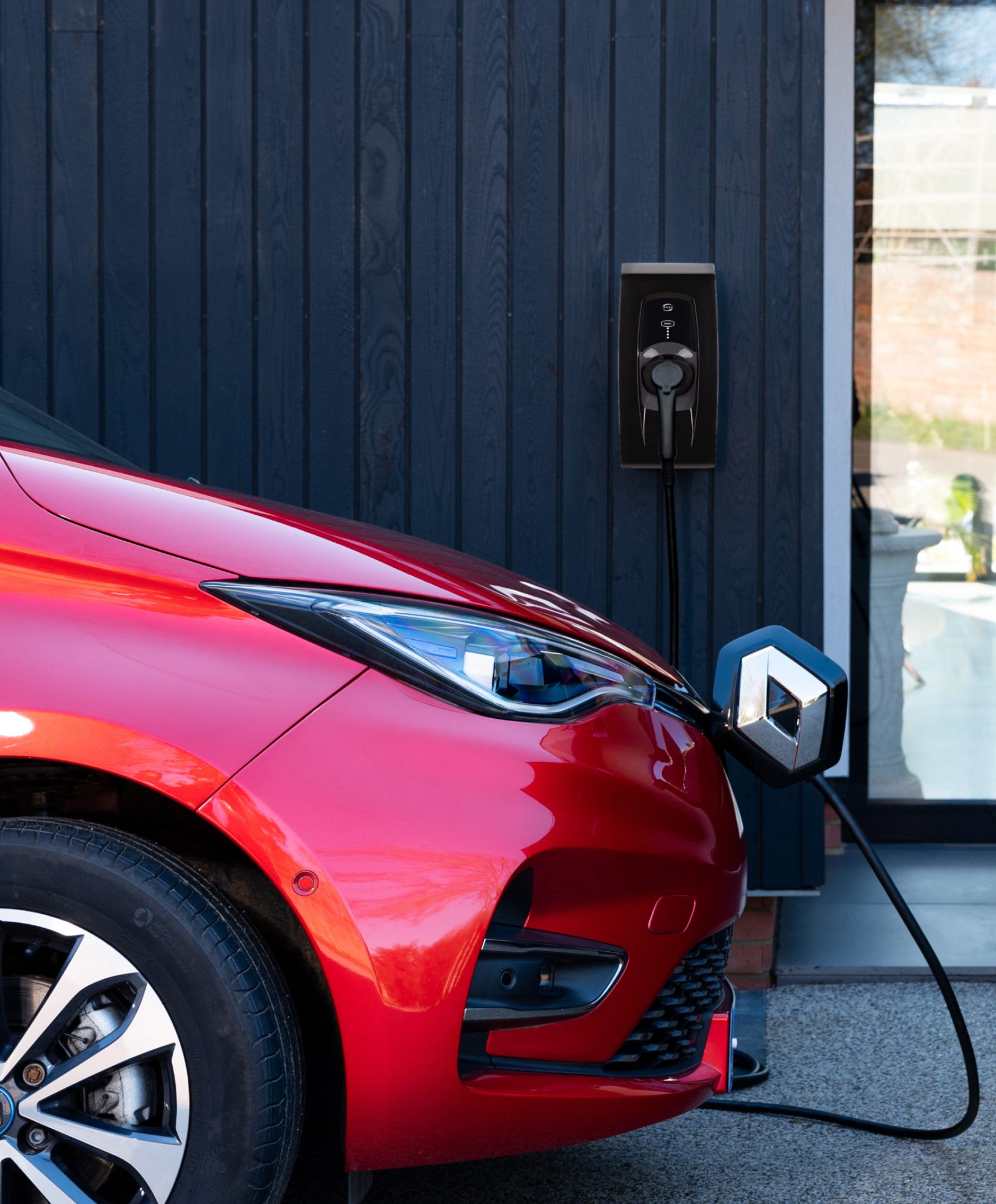 A Smart PRO charging a Renault ZOE