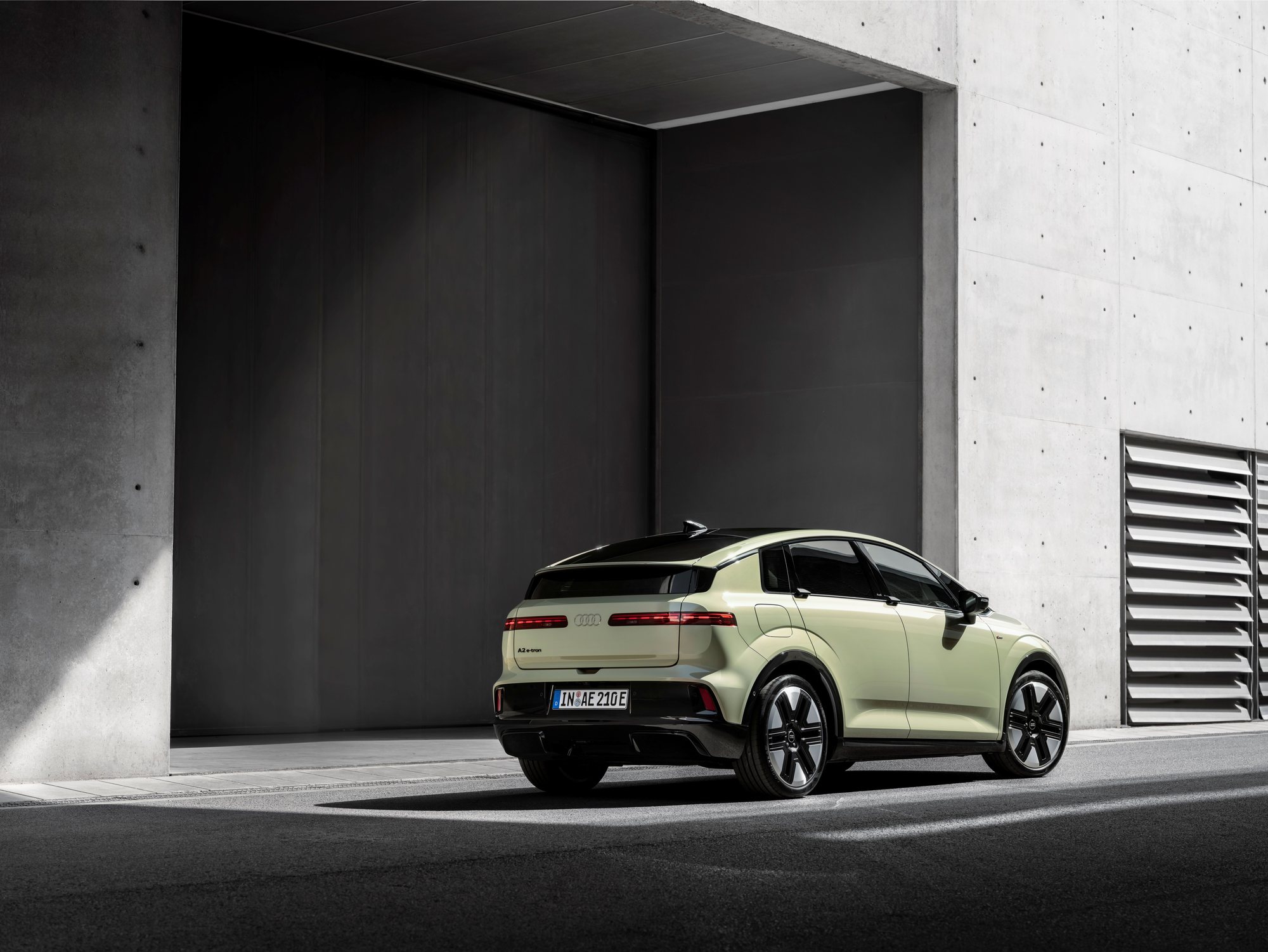 A2 e-tron, rear three-quarter