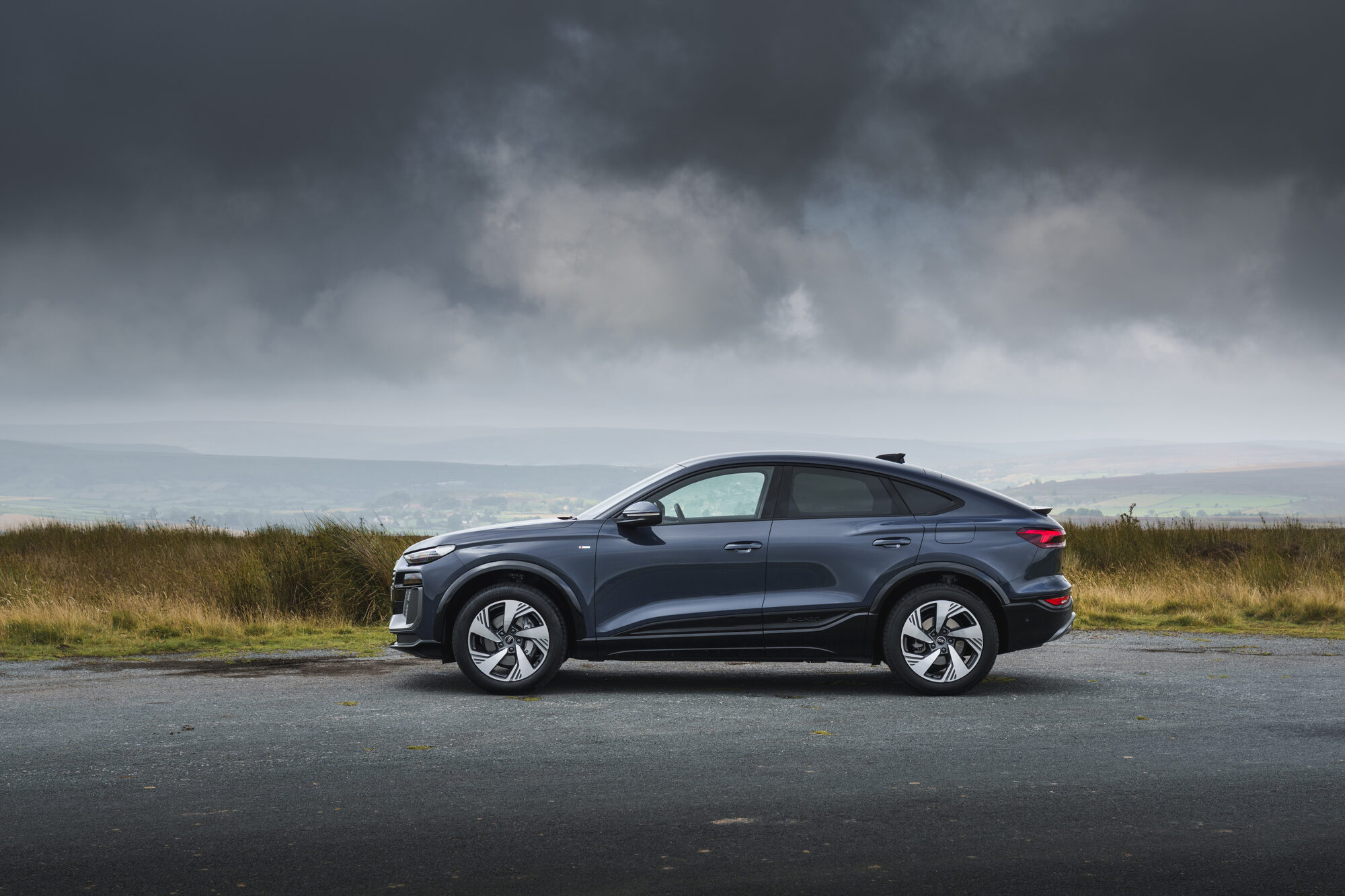 Q6 Sportback e-tron from the side