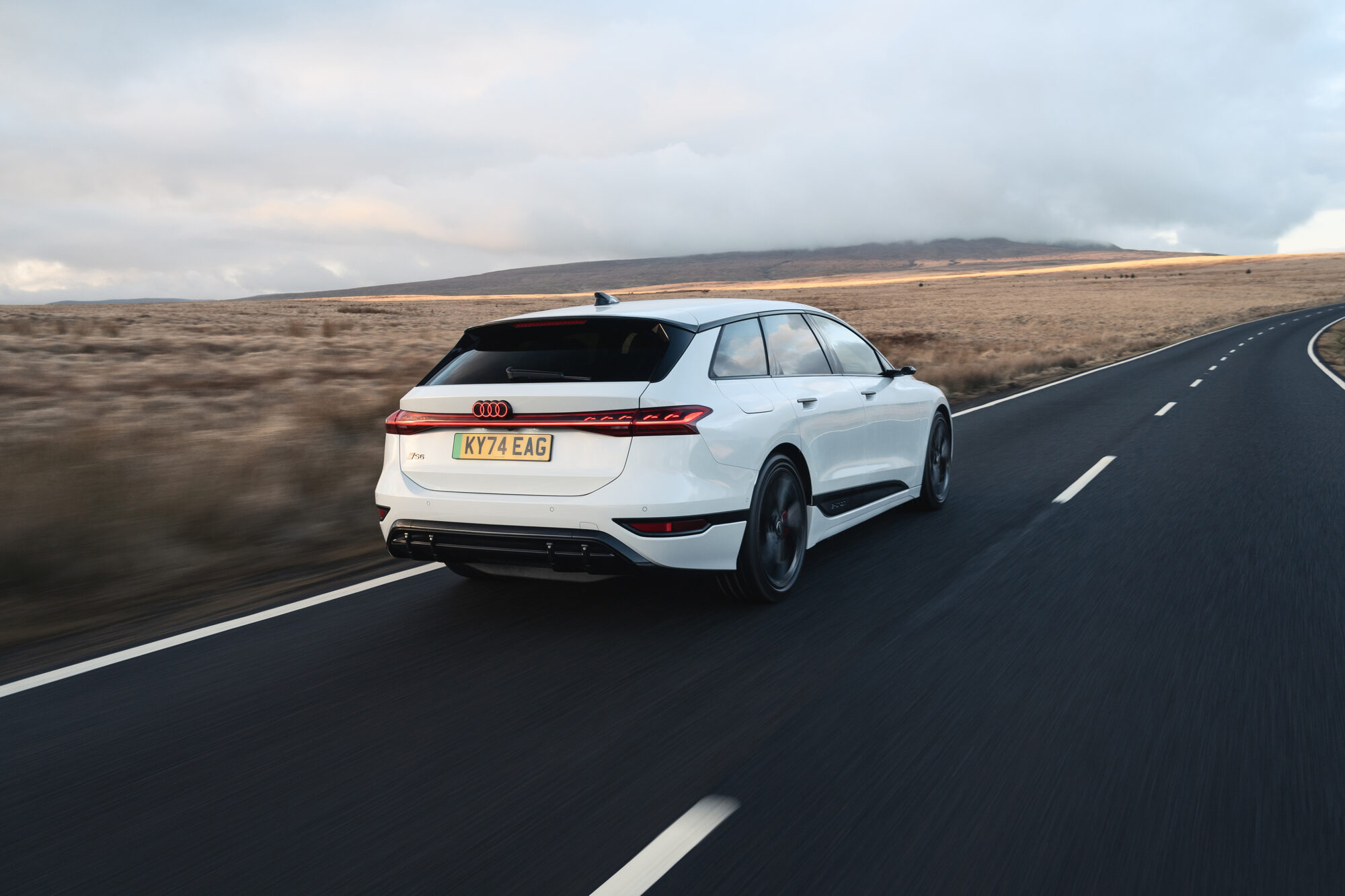 S6 Avant e-tron from behind
