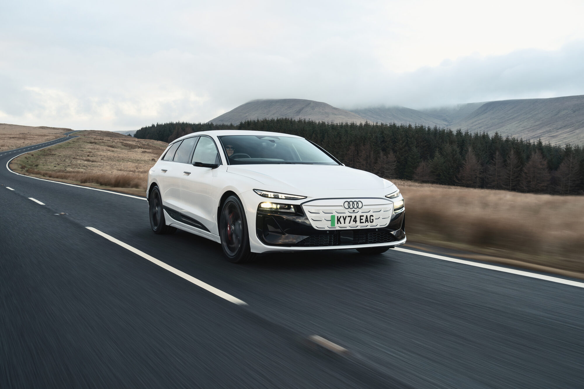 S6 Avant e-tron on the road
