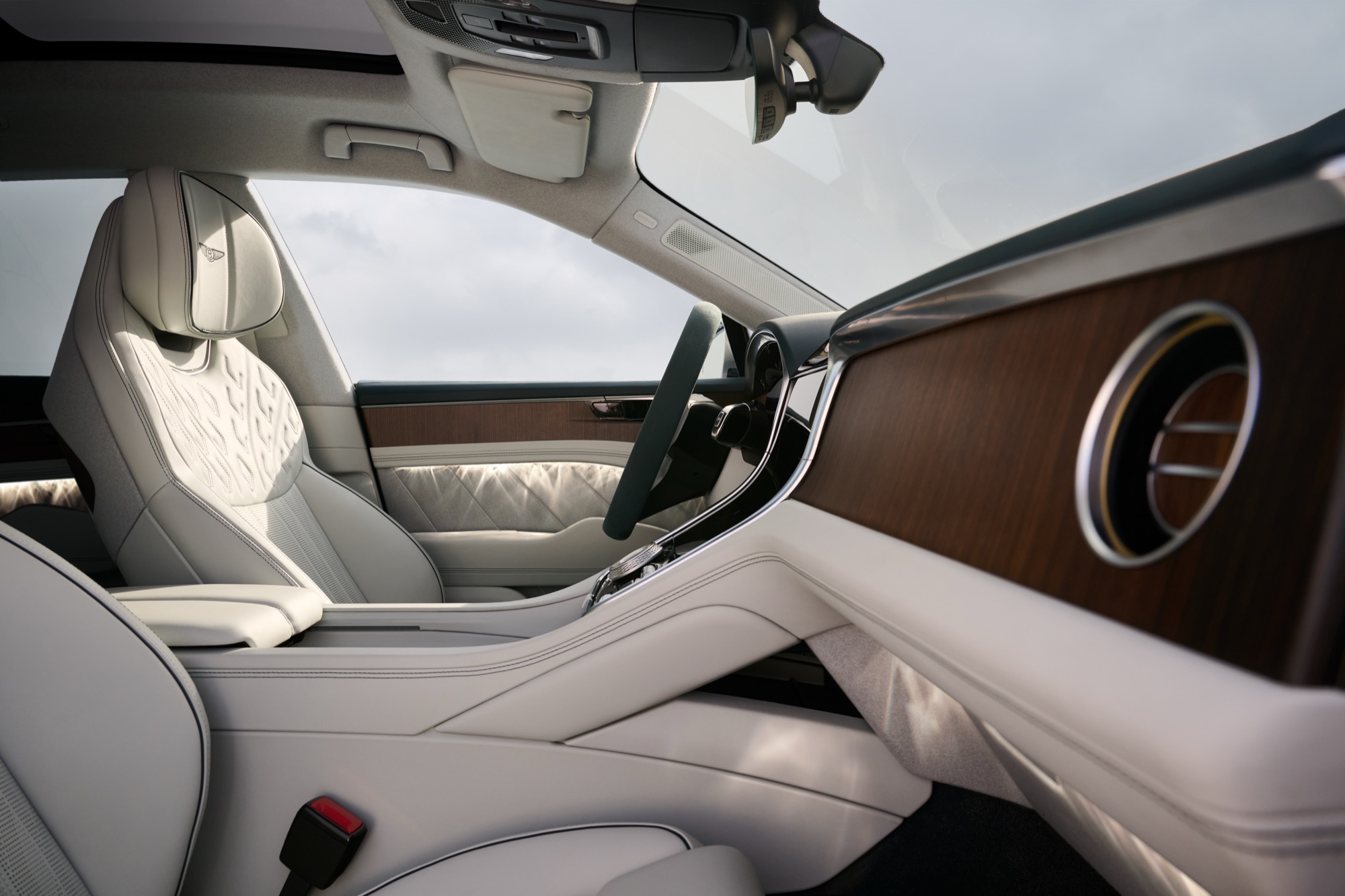 The dashboard, shaped after the Bentley wings