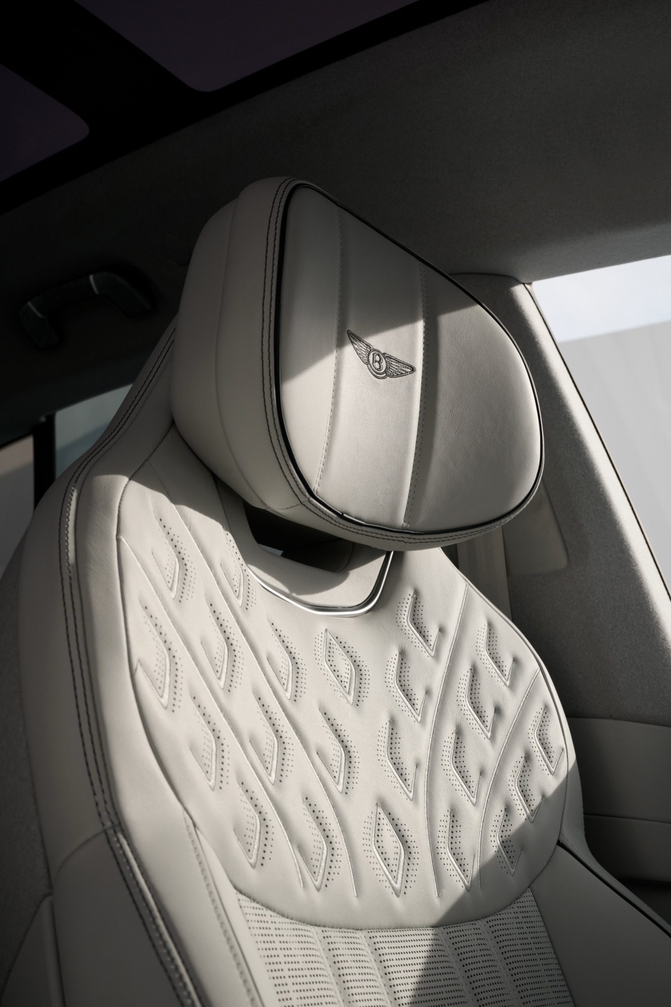 A front seat: 16-way, heated, ventilated, with massage