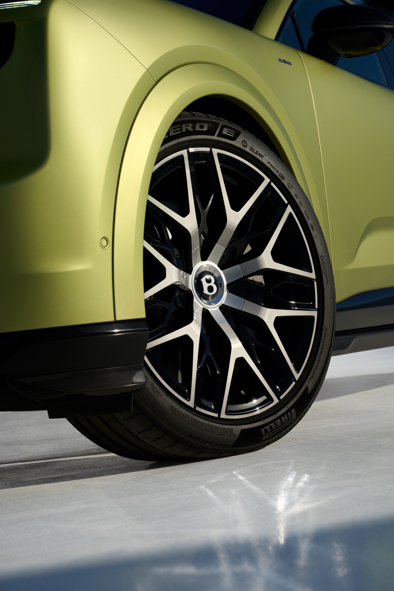 The ten-twin-spoke 22 inch wheel