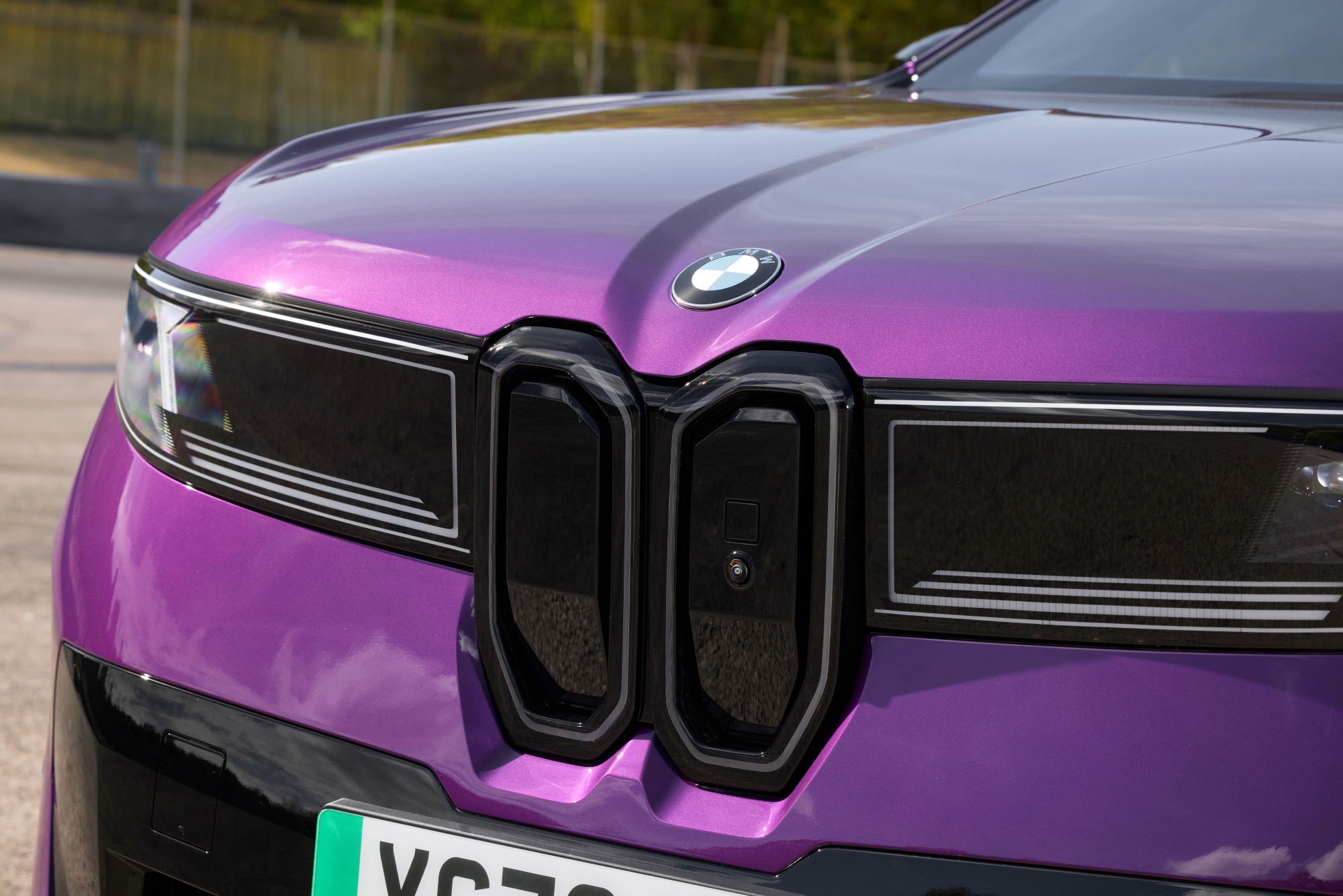 The Neue Klasse take on the kidney grille