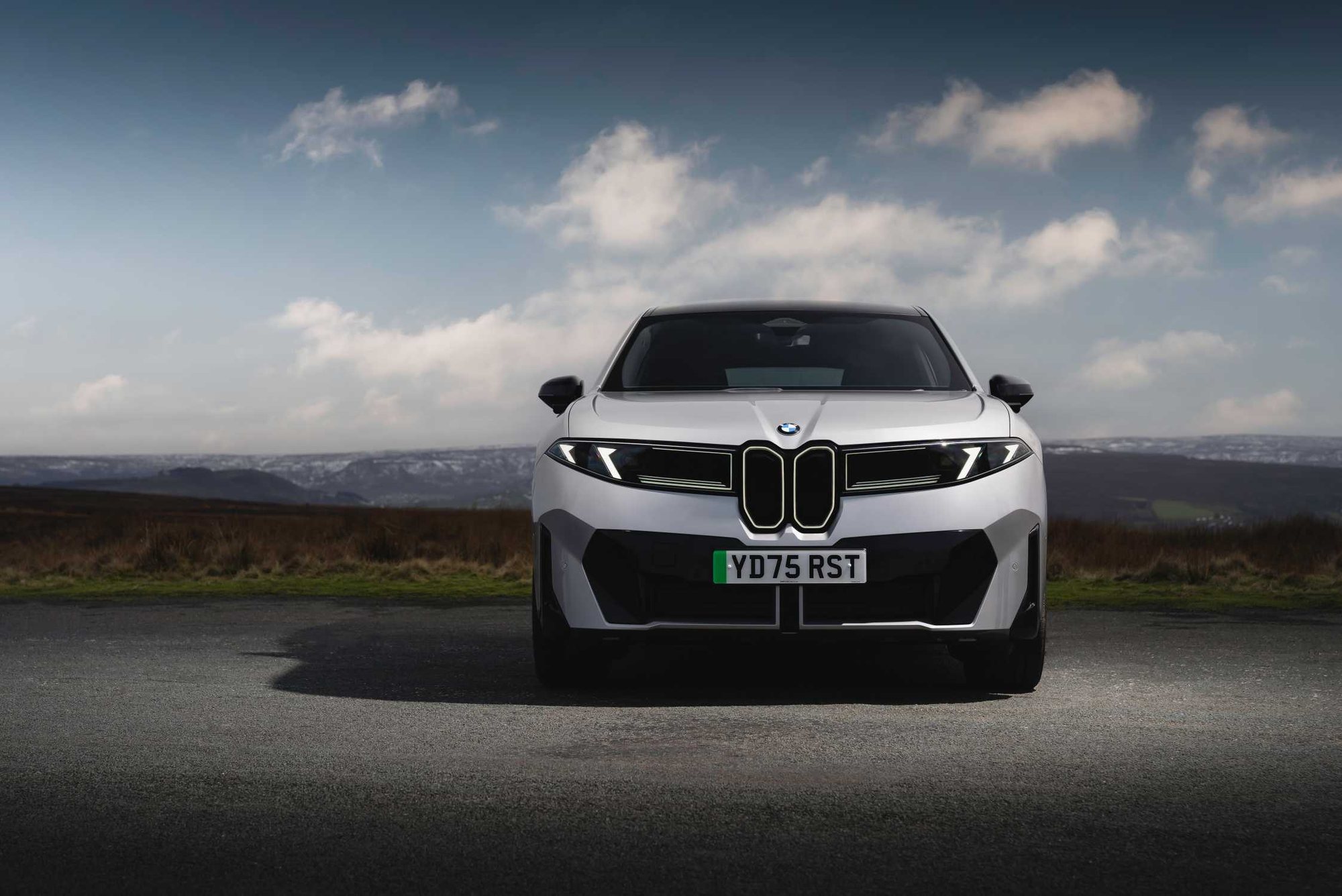 The iX3's vertical kidney grille