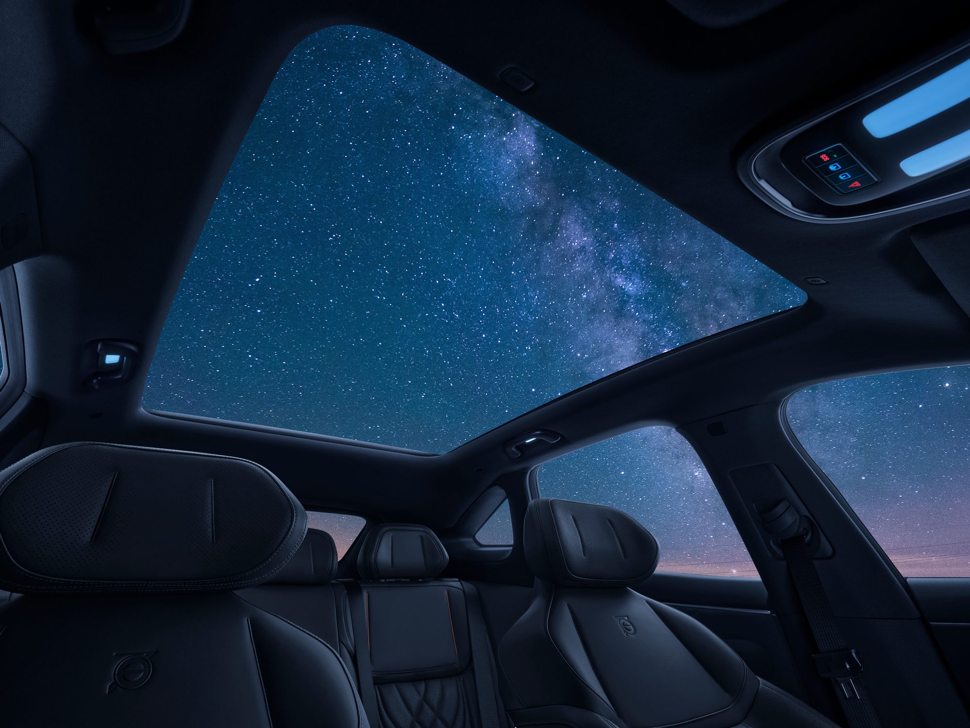 The Deepal S07's panoramic roof