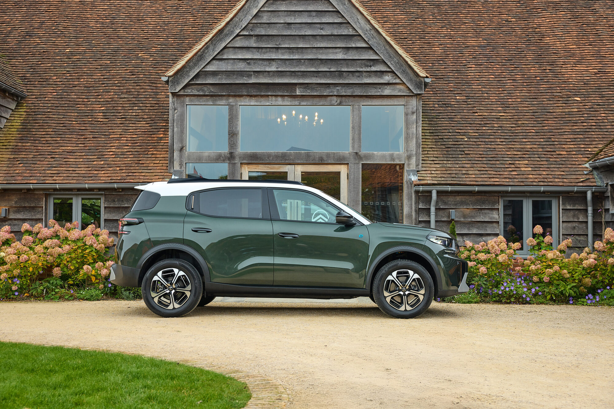ë-C3 Aircross from the side