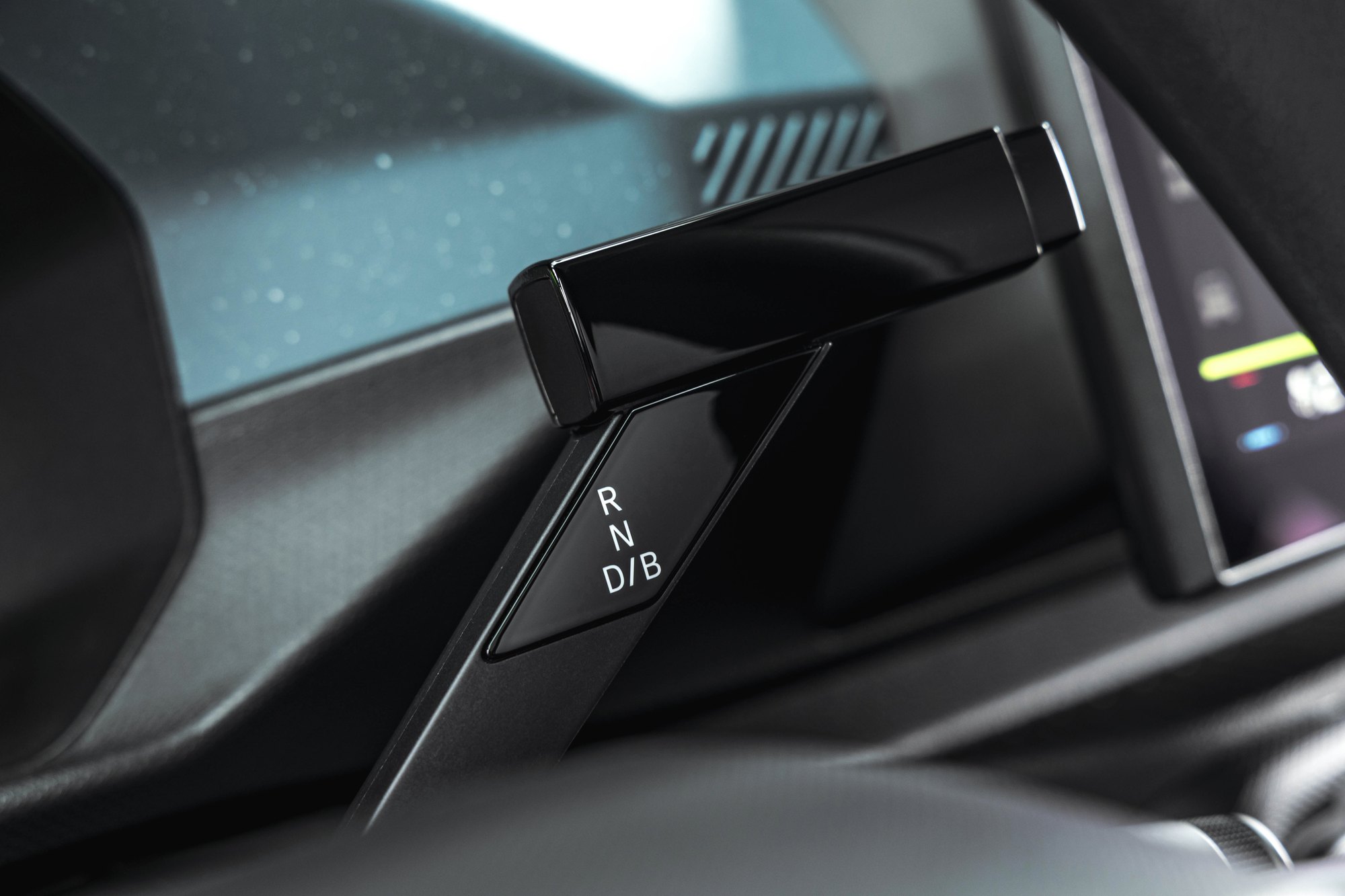 The drive selector, and the phone holder above it