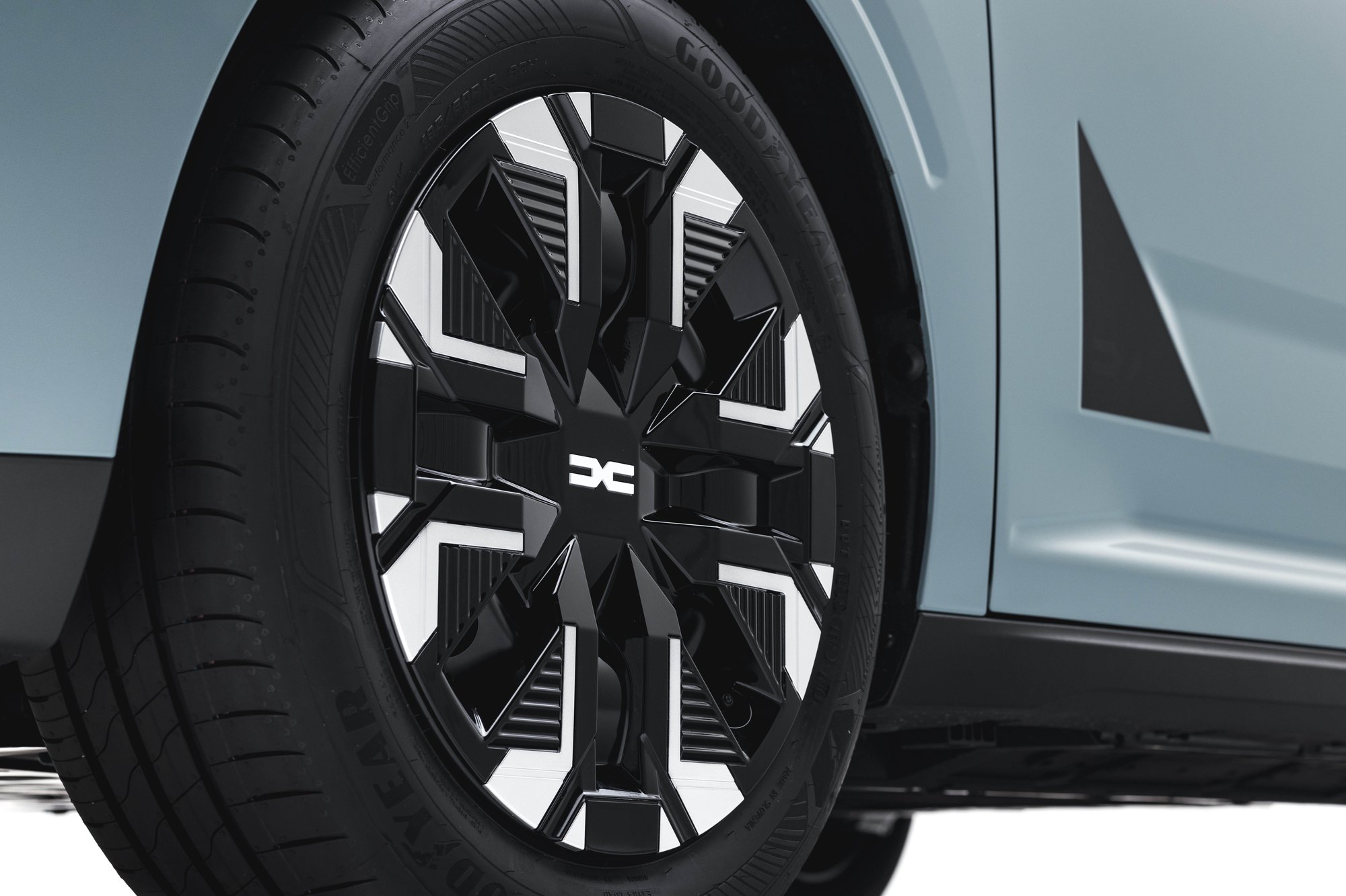 The 16-inch Drava steel wheel and its embellisher