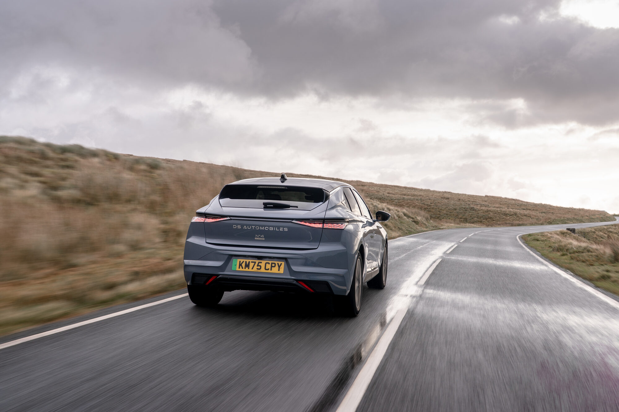 N°4 E-Tense from behind