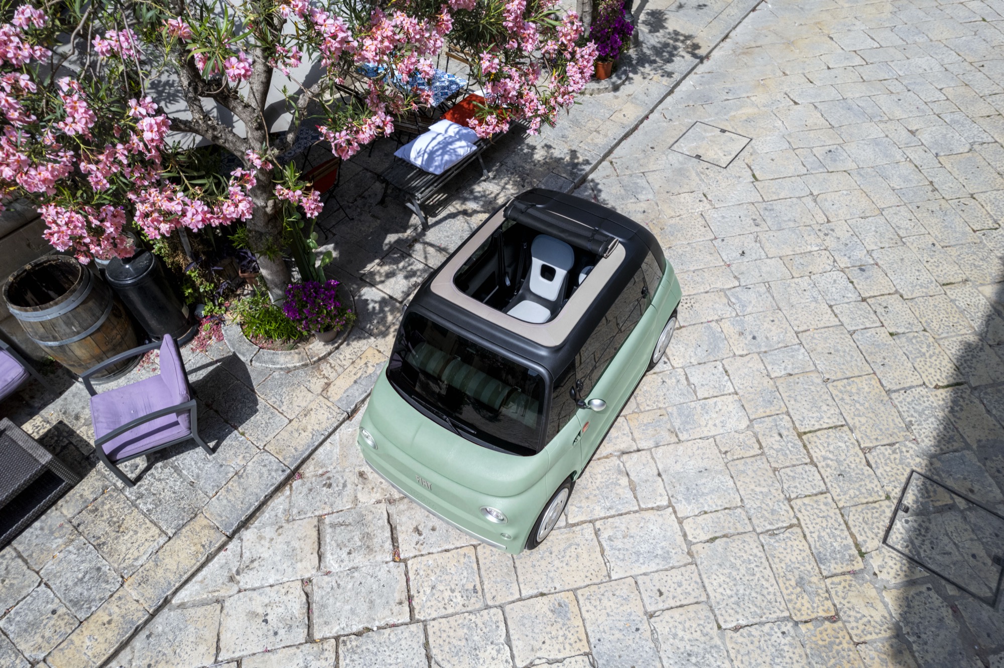 The roof rolled back, which is the whole point of the Dolcevita