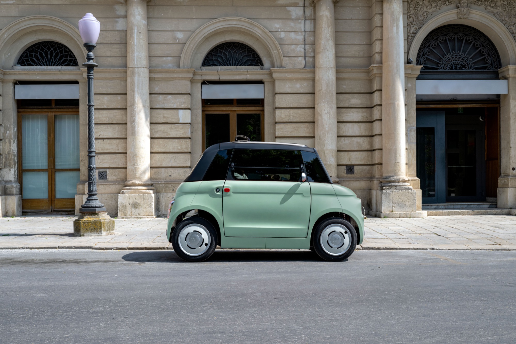 The Dolcevita from the side