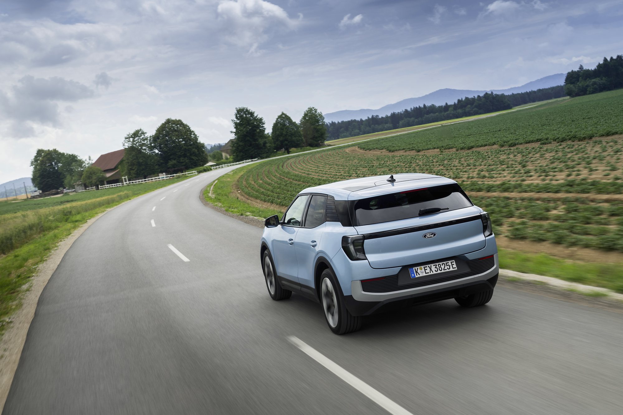 Ford Explorer, from behind