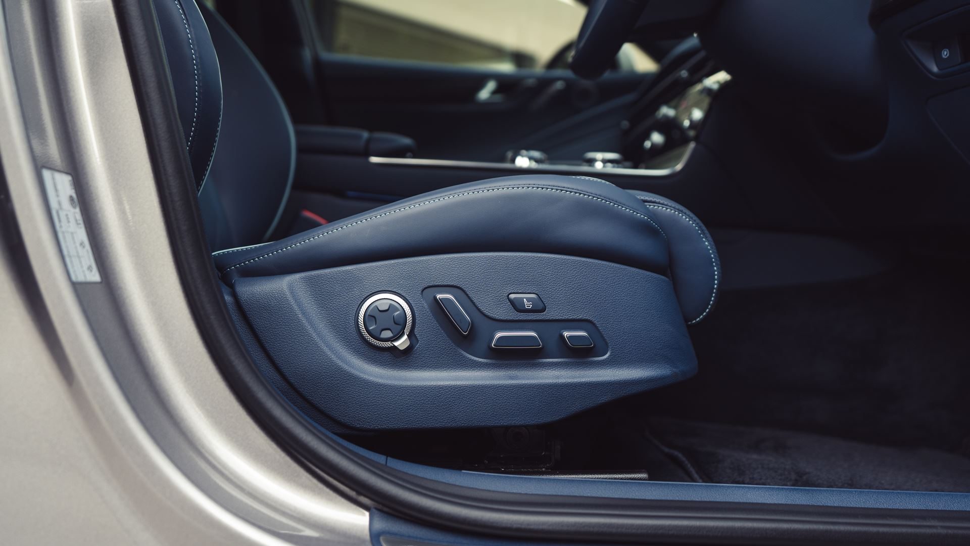 The Electrified G80's seat controls
