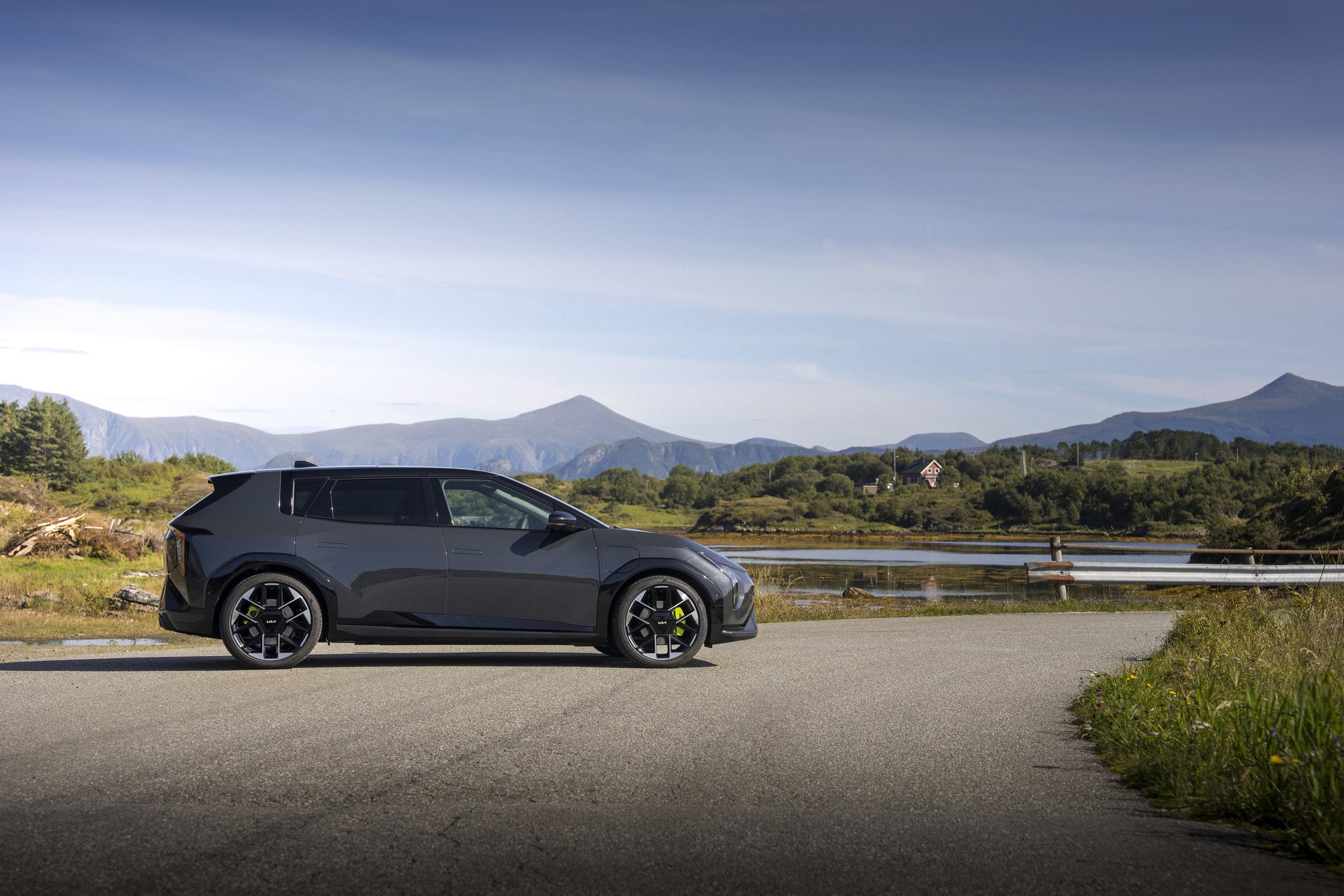 EV4 GT from the side: the hatchback, which is the one Britain gets