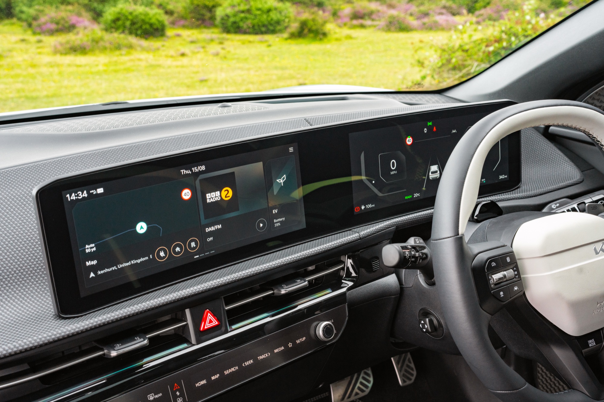 Navigation across the curved screens