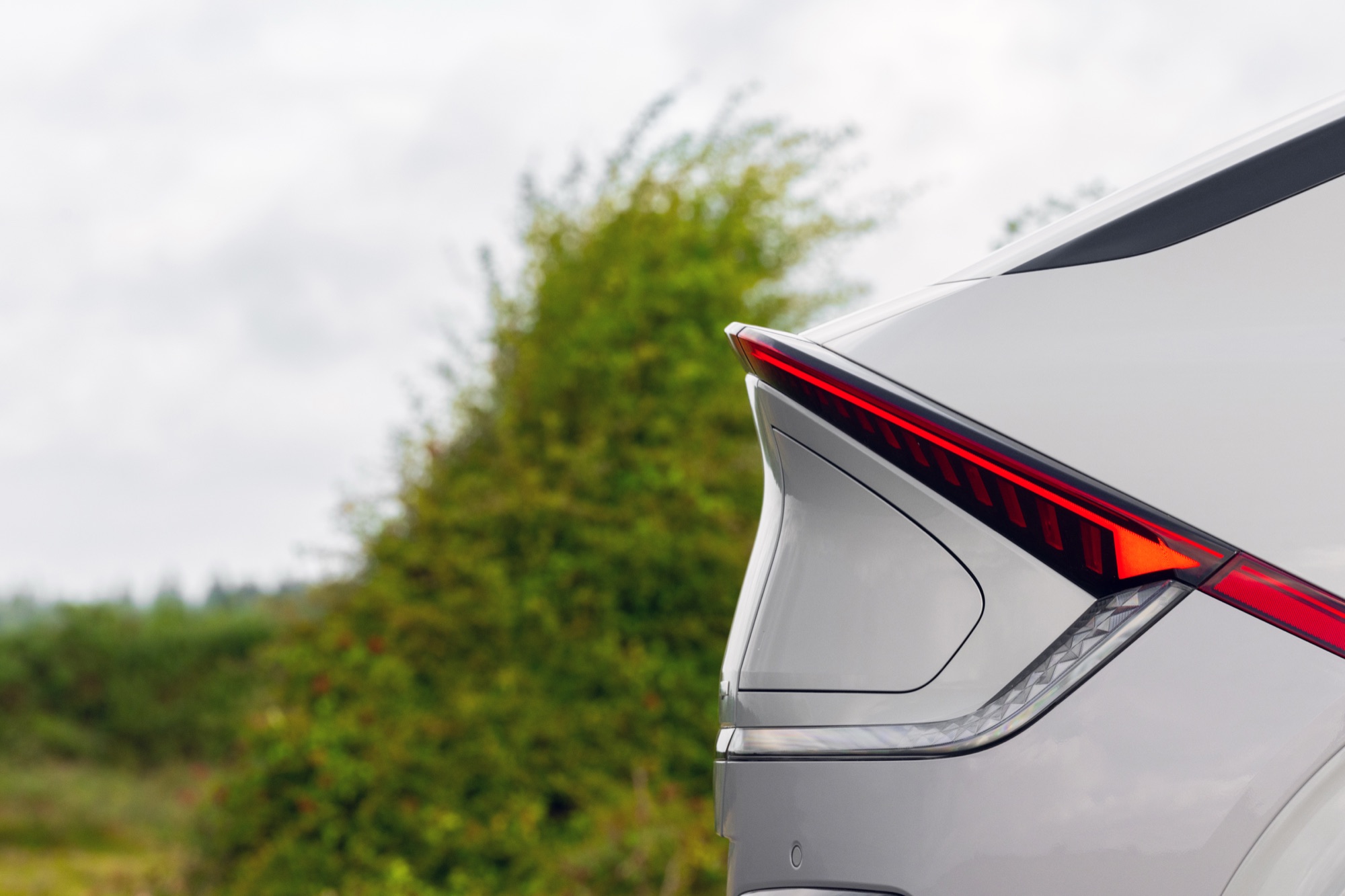 The rear light from the side