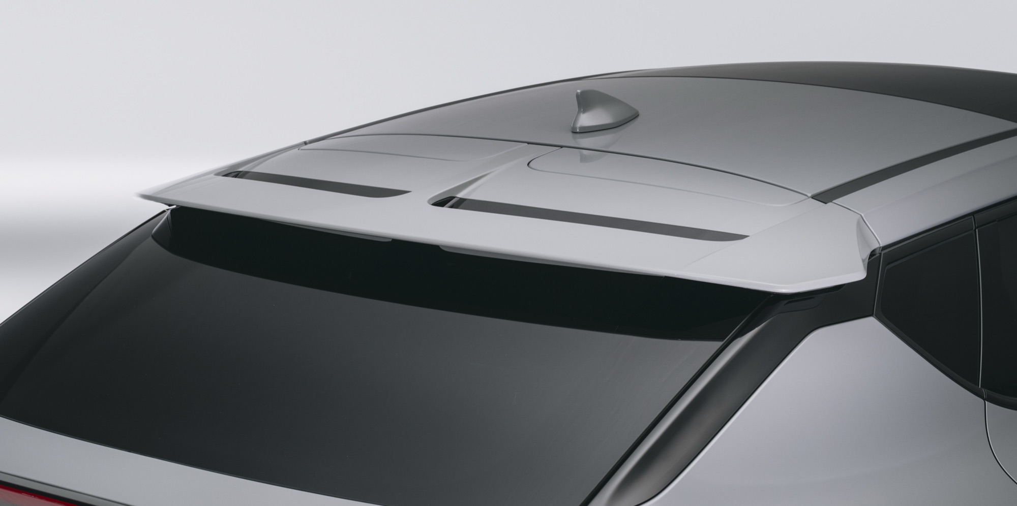 The roof spoiler