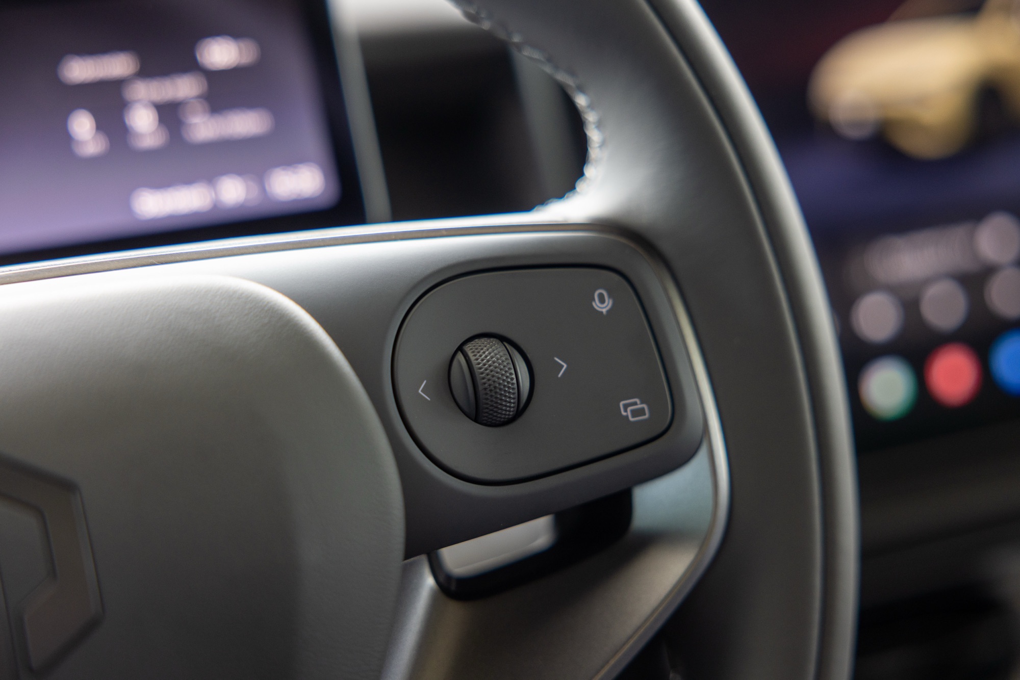 The B05's steering wheel controls