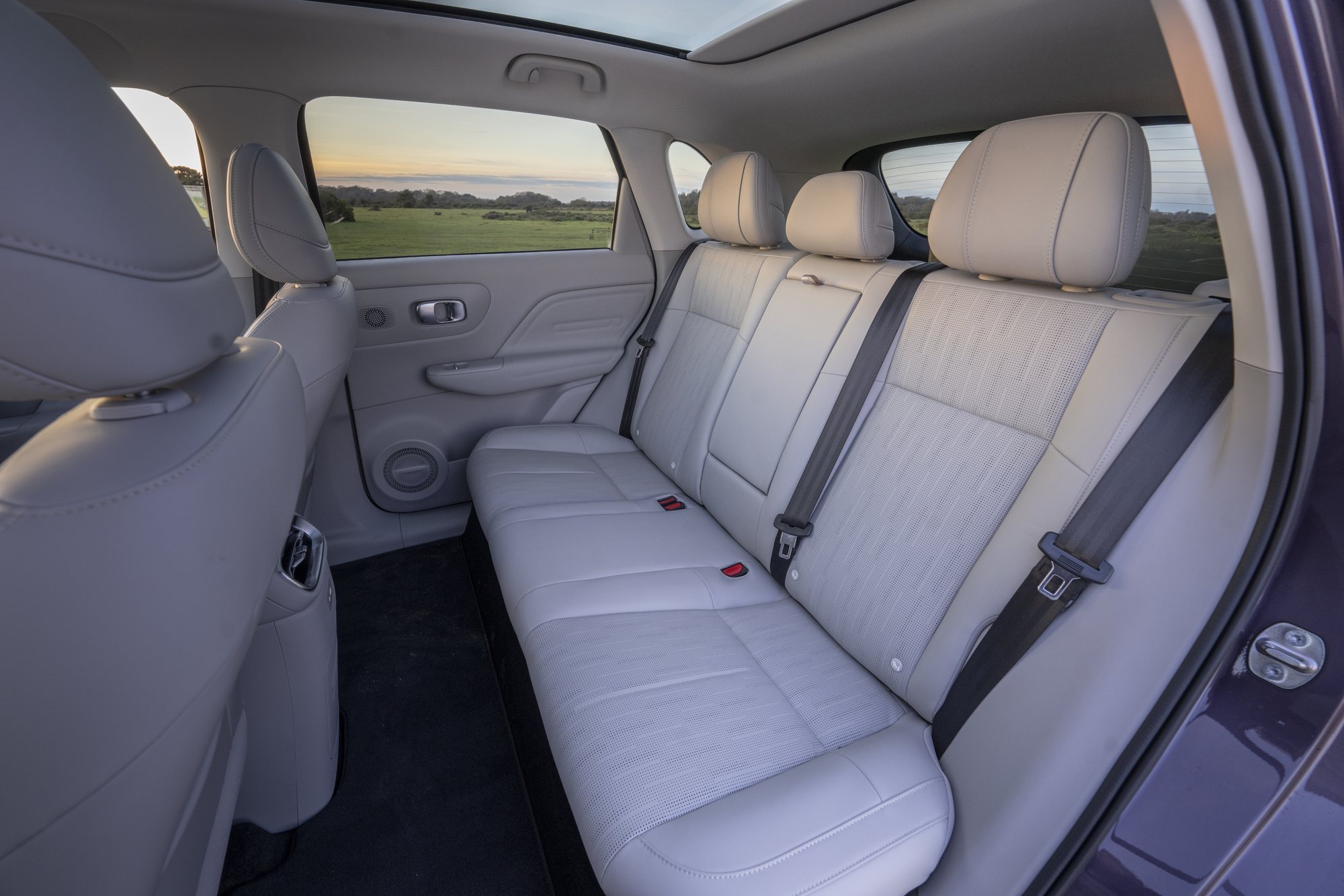 The B10's rear seats