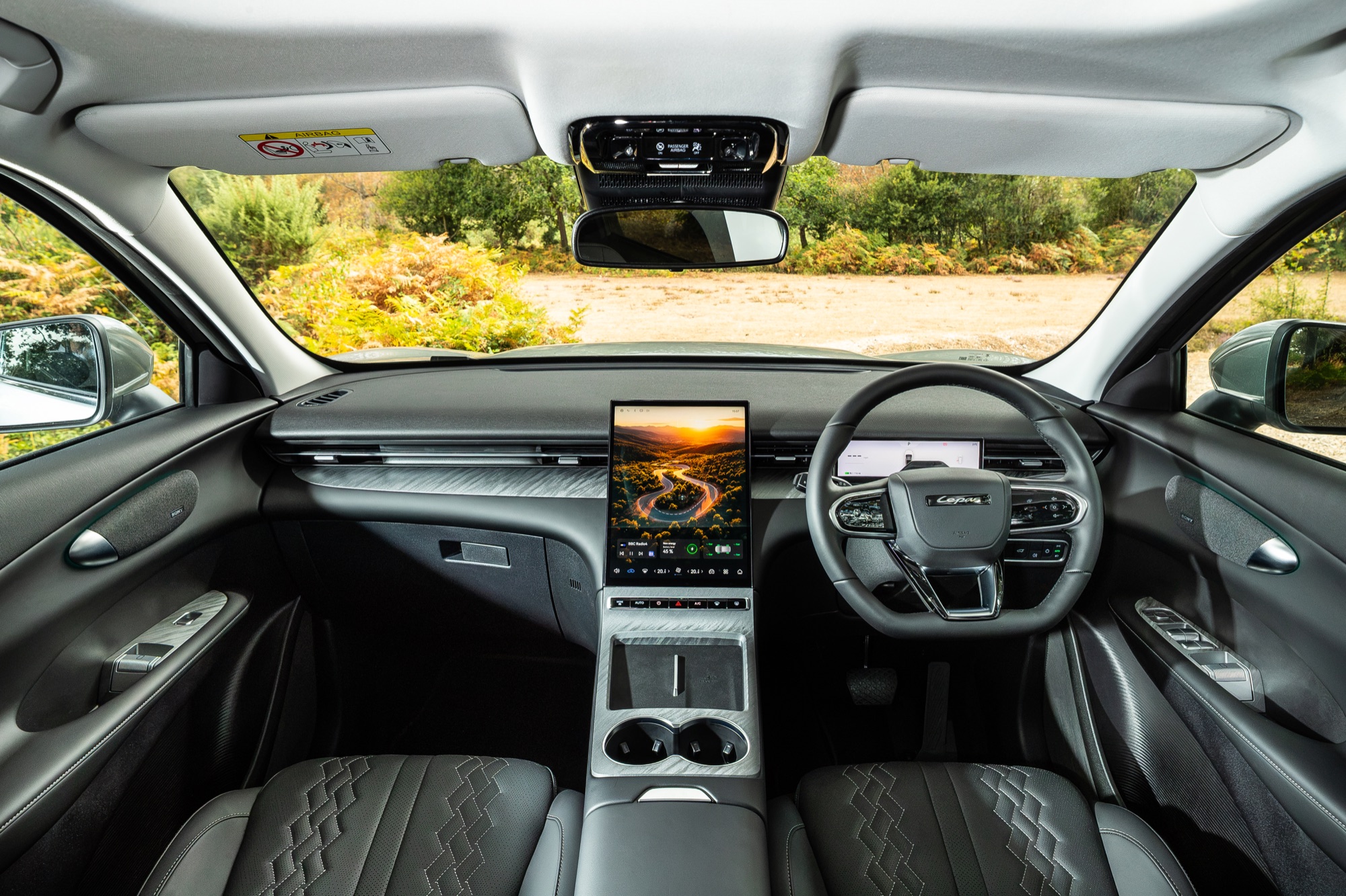 LEPAS L6 EV cabin, with the 13.2 inch touchscreen