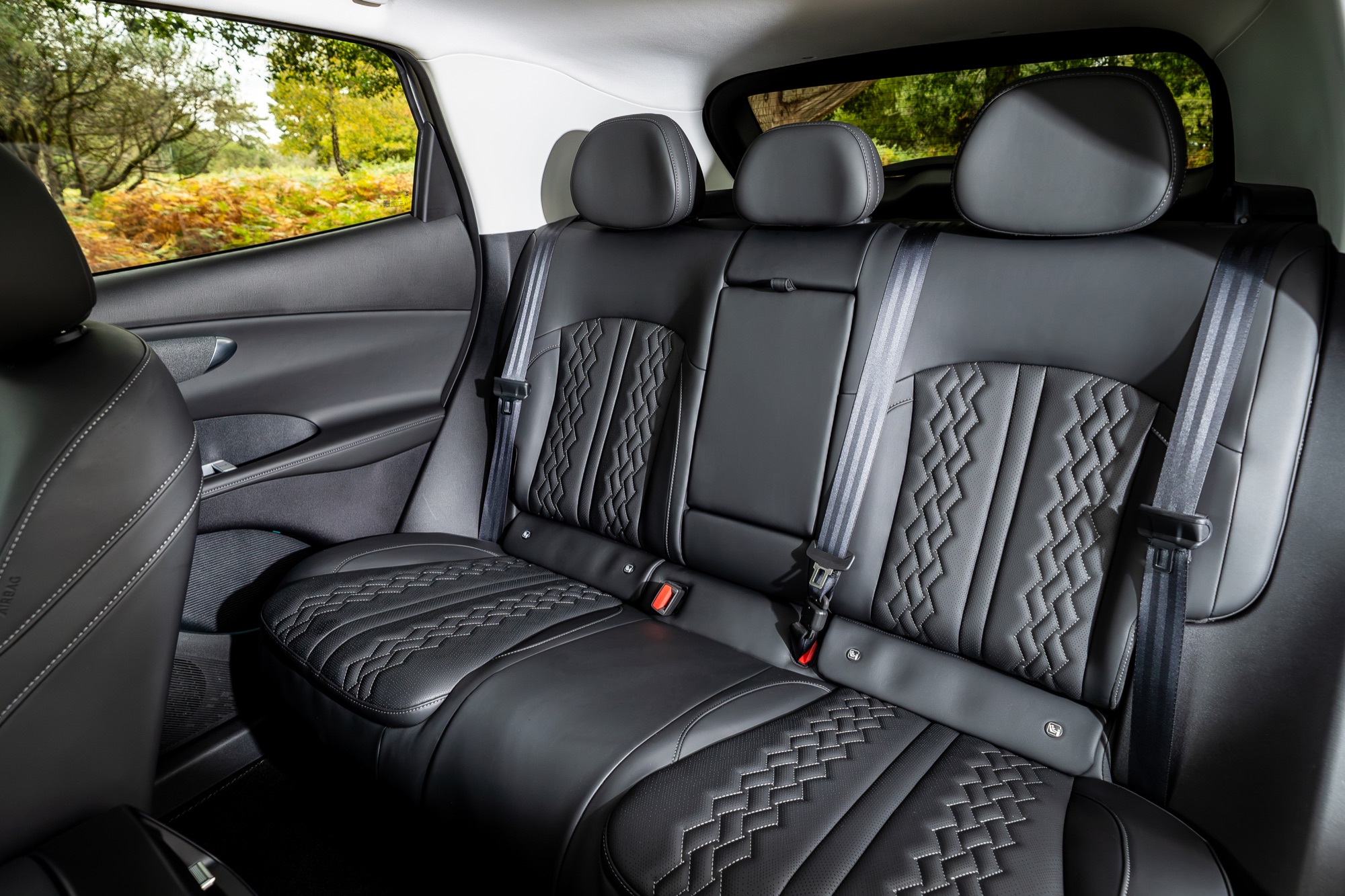 LEPAS L6 EV rear seats and the flat floor