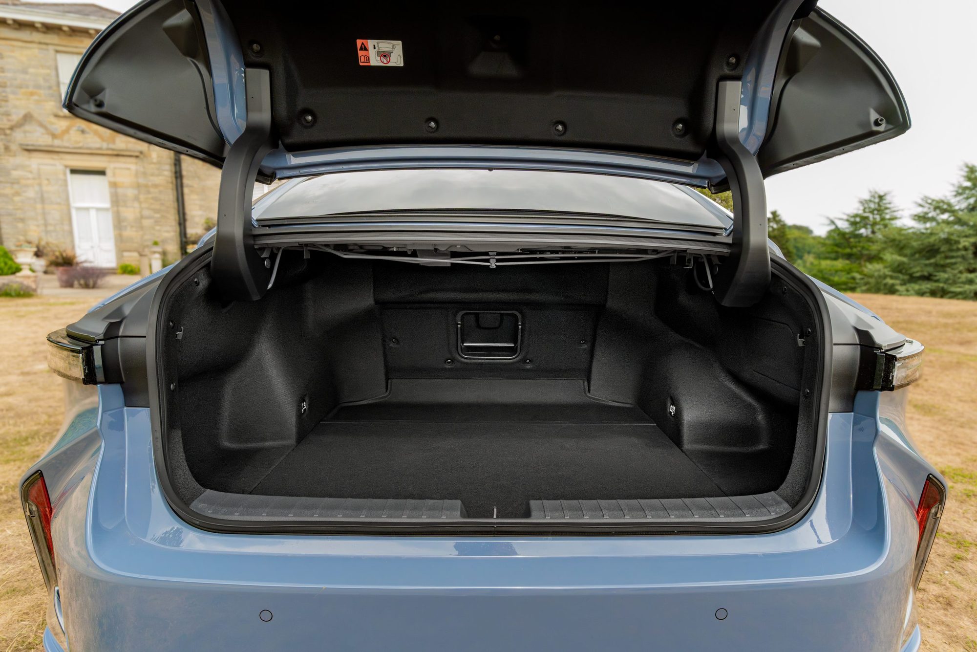 The ES 350e's boot