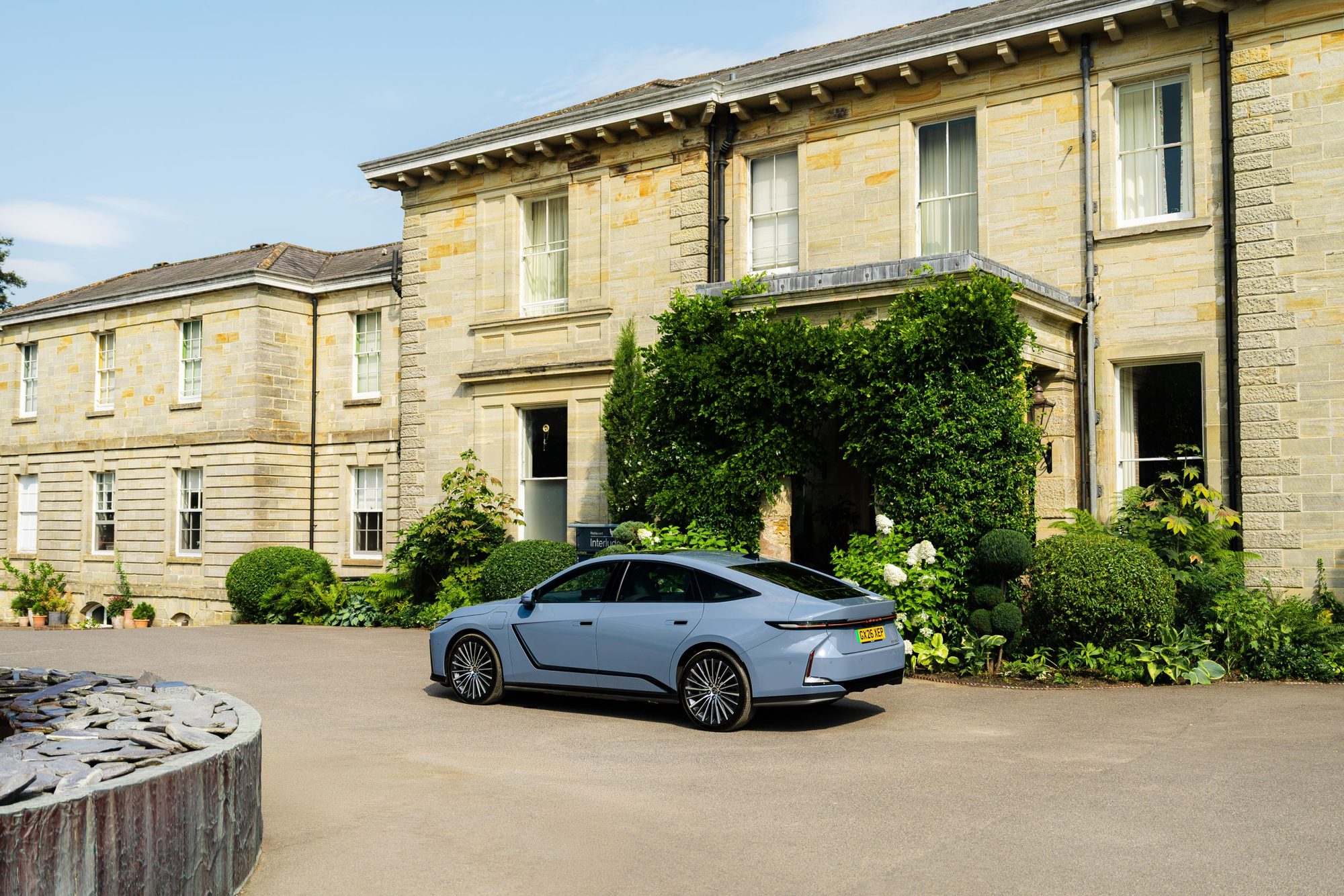The Lexus ES 350e