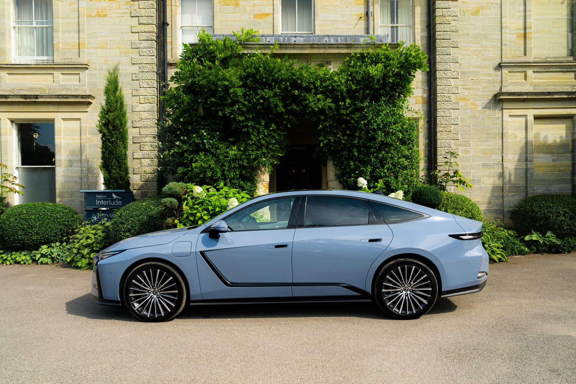Lexus ES 350e, from the side
