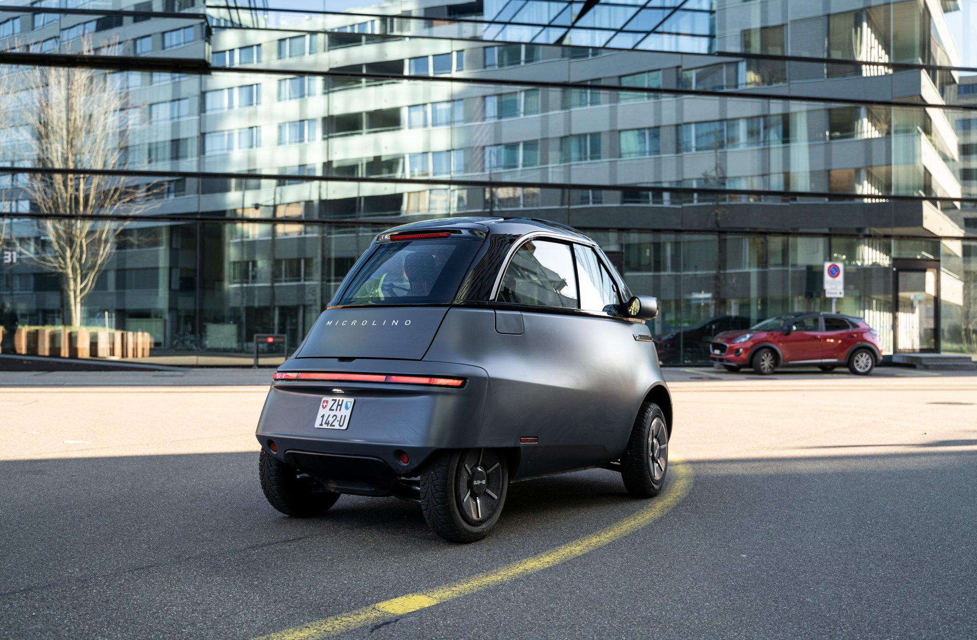The Microlino from behind