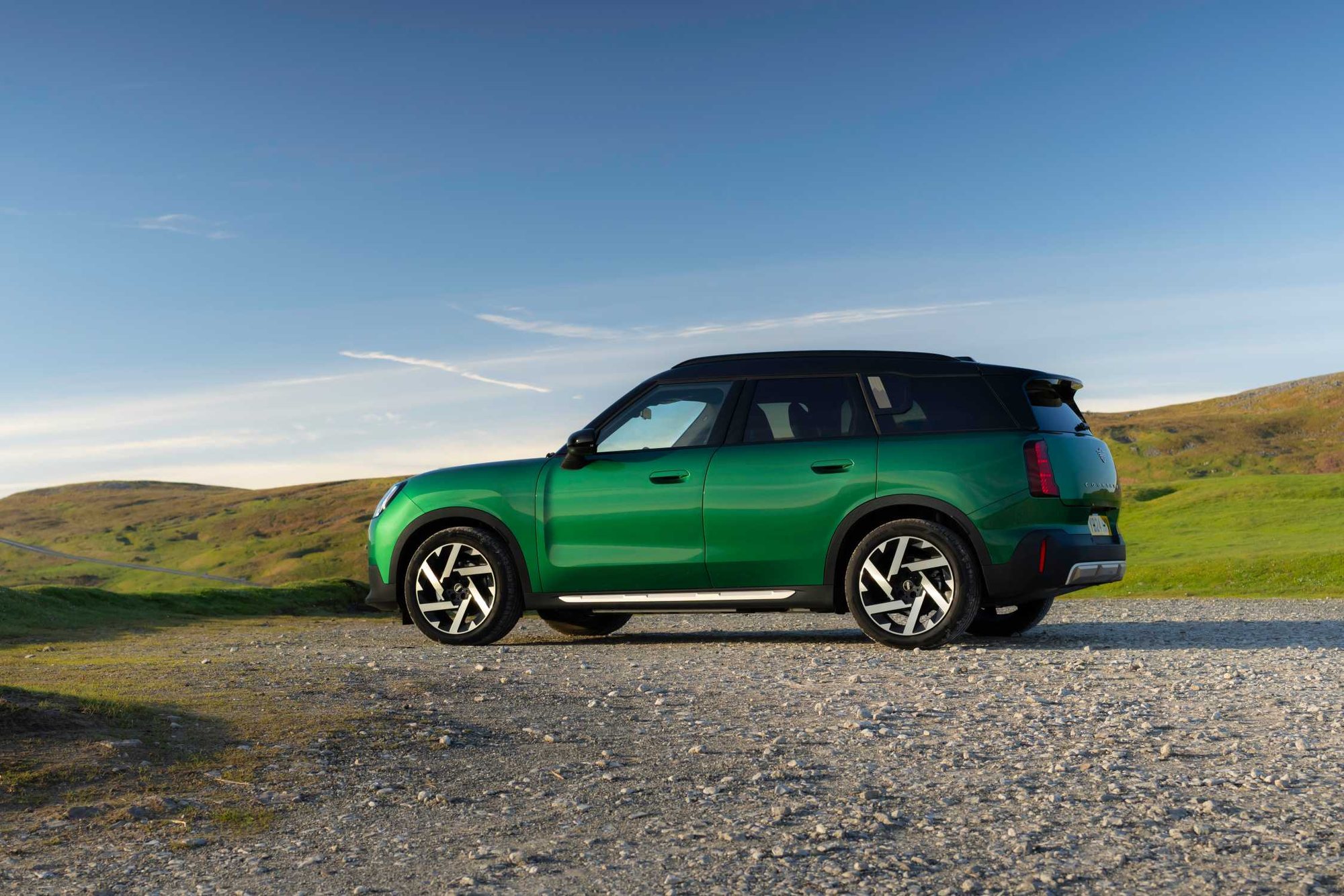 MINI Countryman Electric, from the side