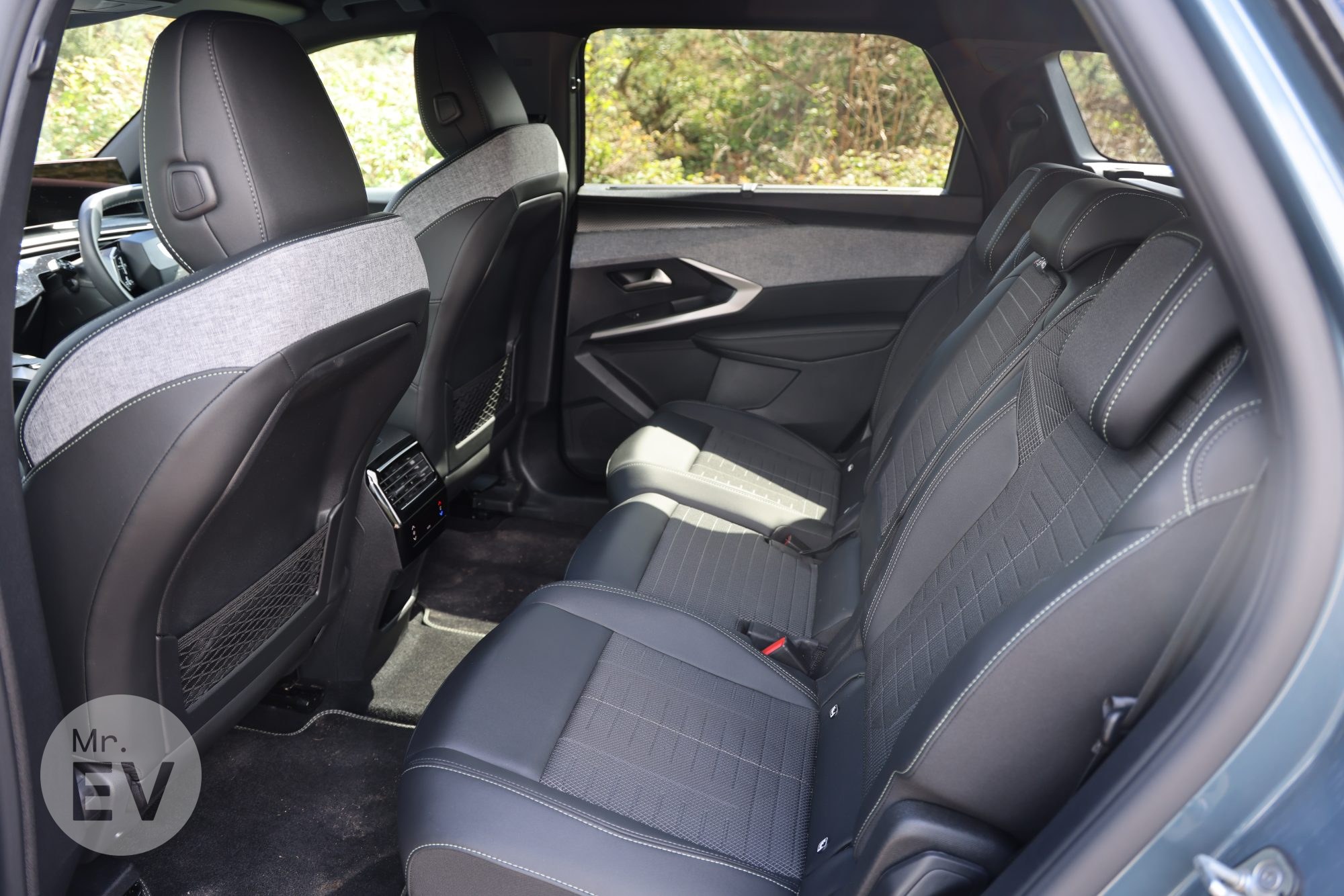 The E-5008's second row