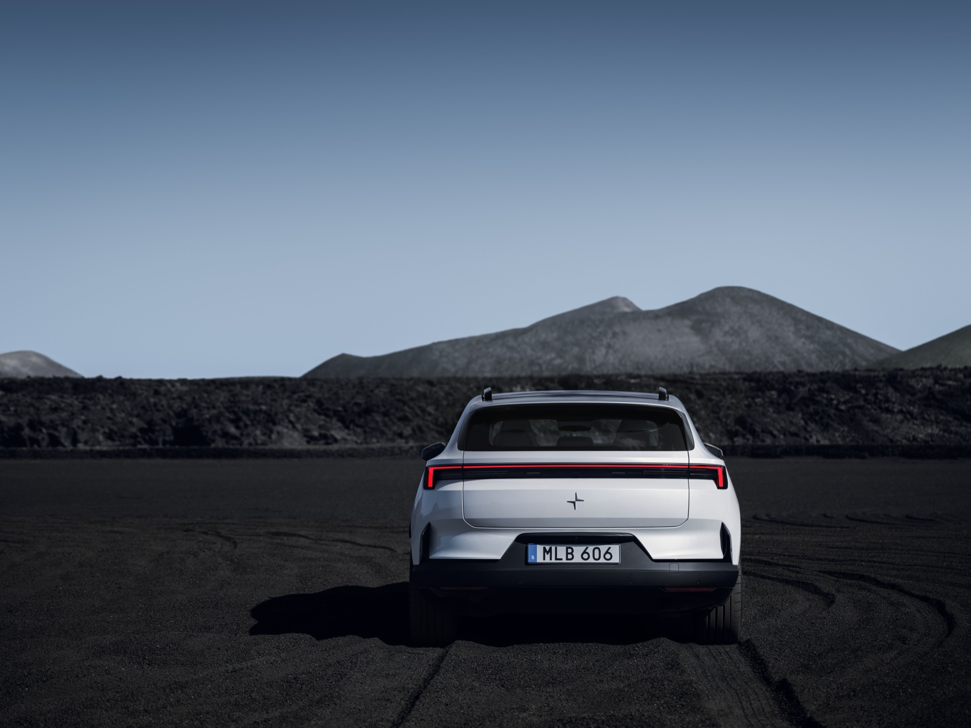 The straighter roofline and upright tailgate