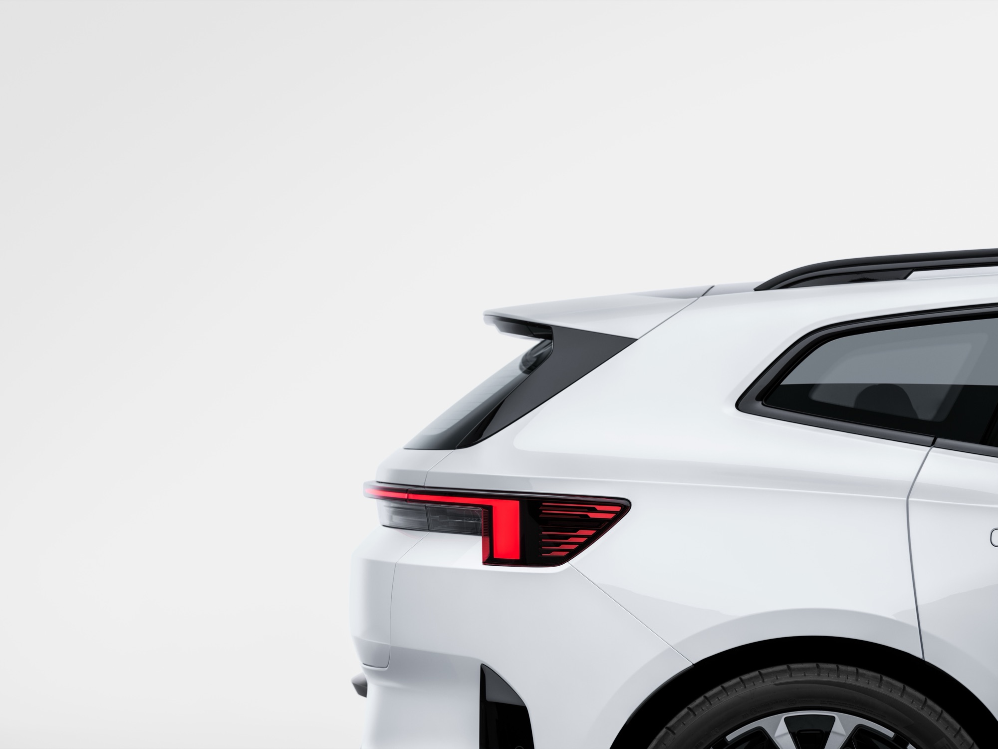The tailgate spoiler and the rear light bar
