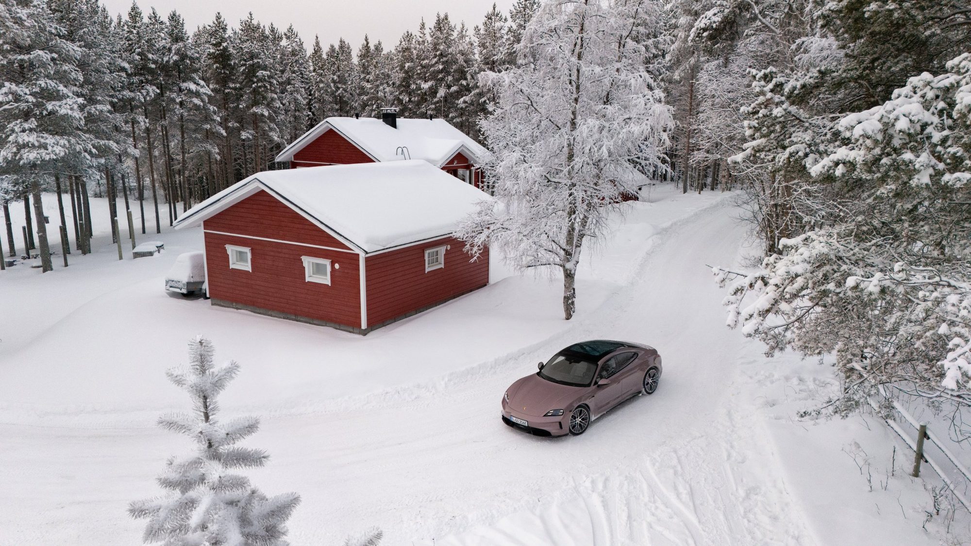 Taycan Cross Turismo in the snow