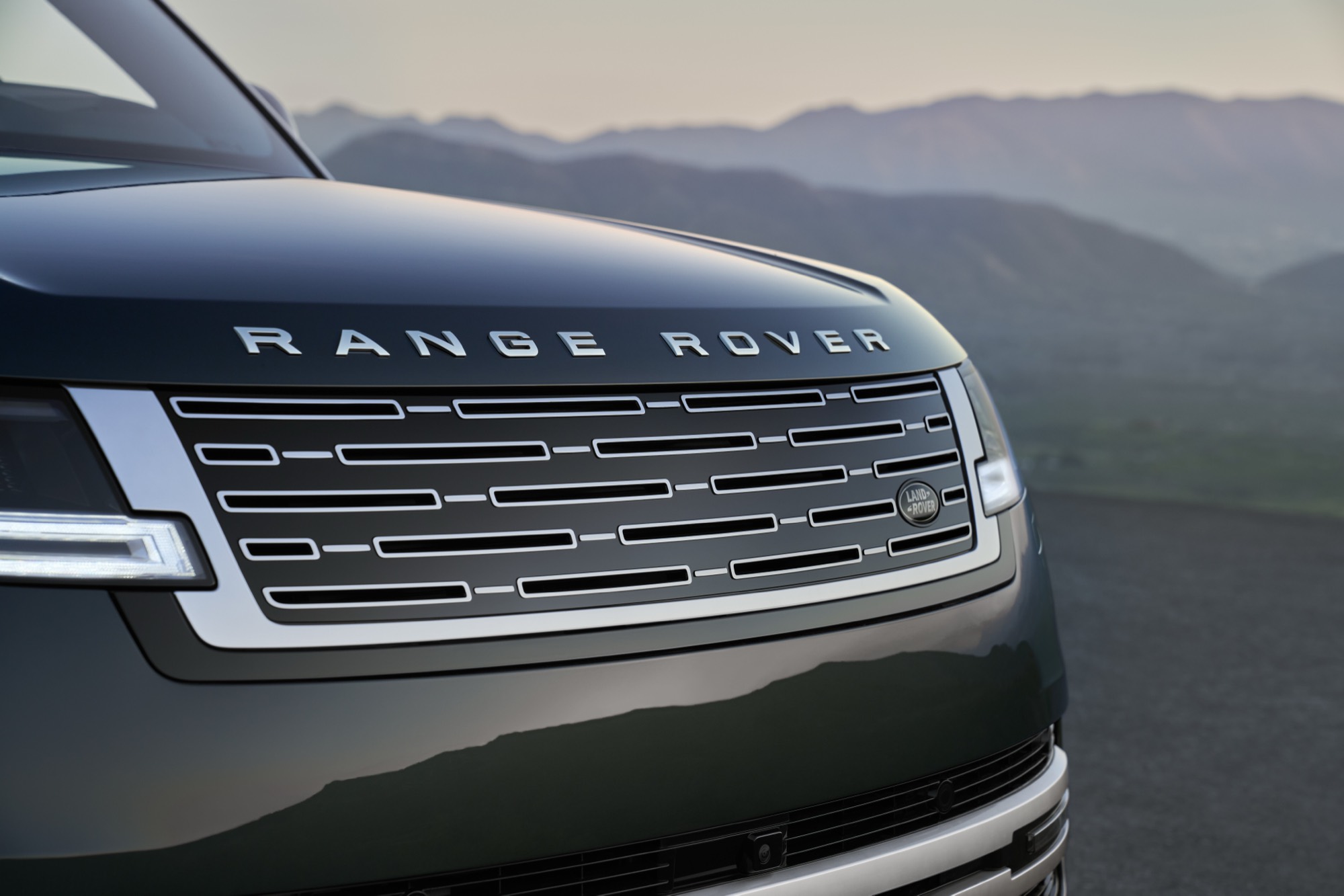 The aerodynamically optimised grille