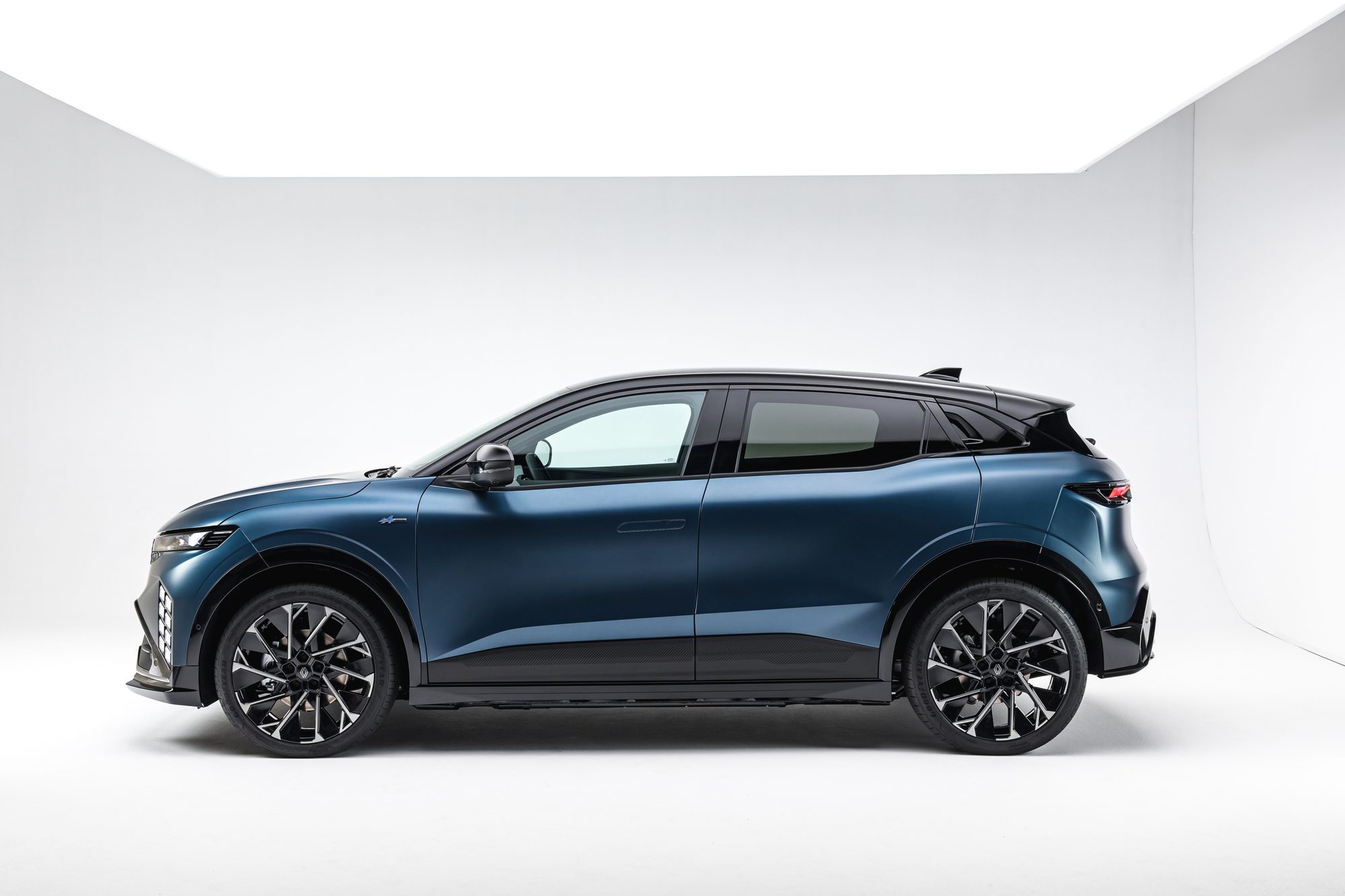 The new Megane E-Tech electric, from the side