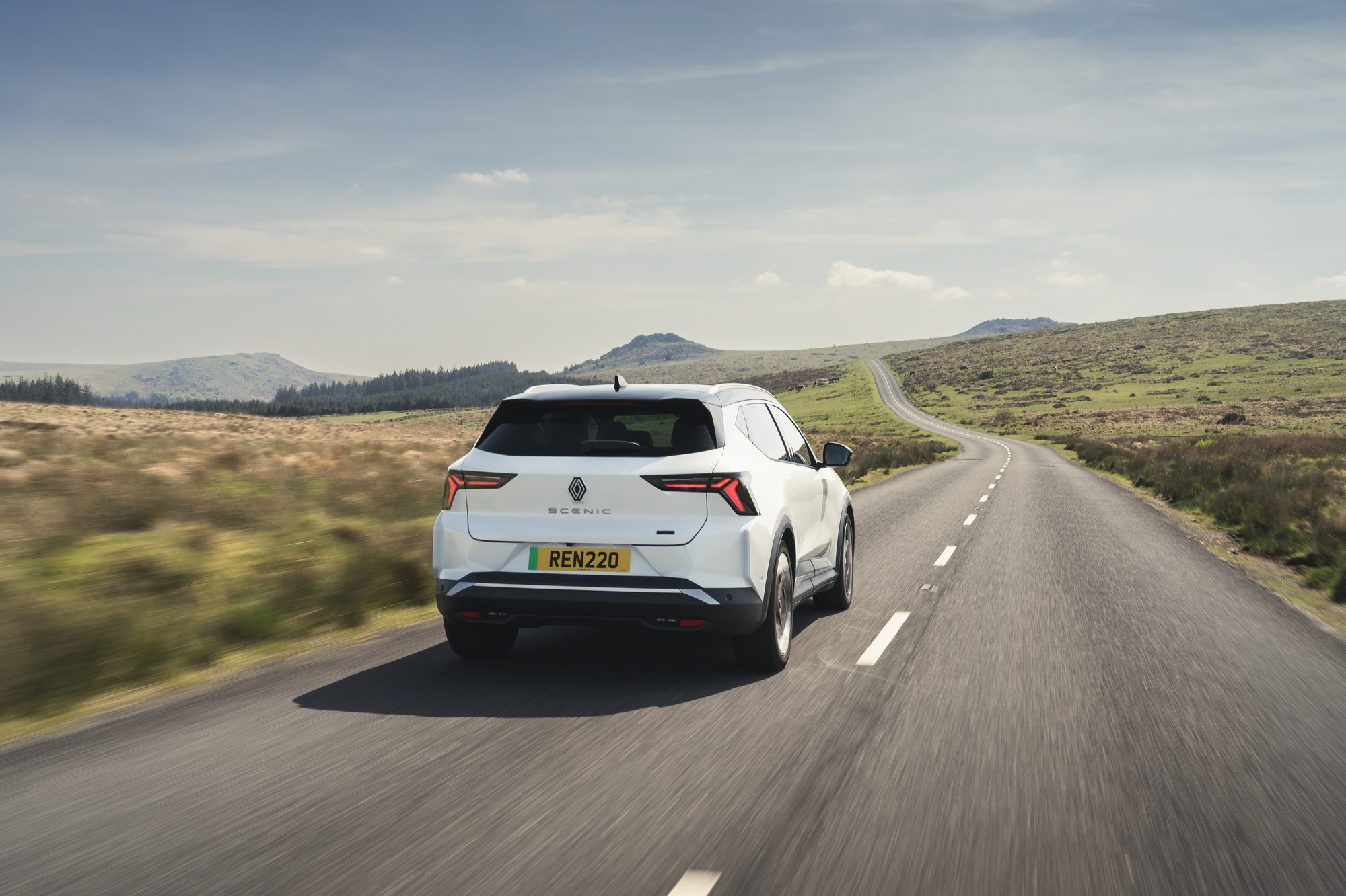 Scenic E-Tech electric, from behind