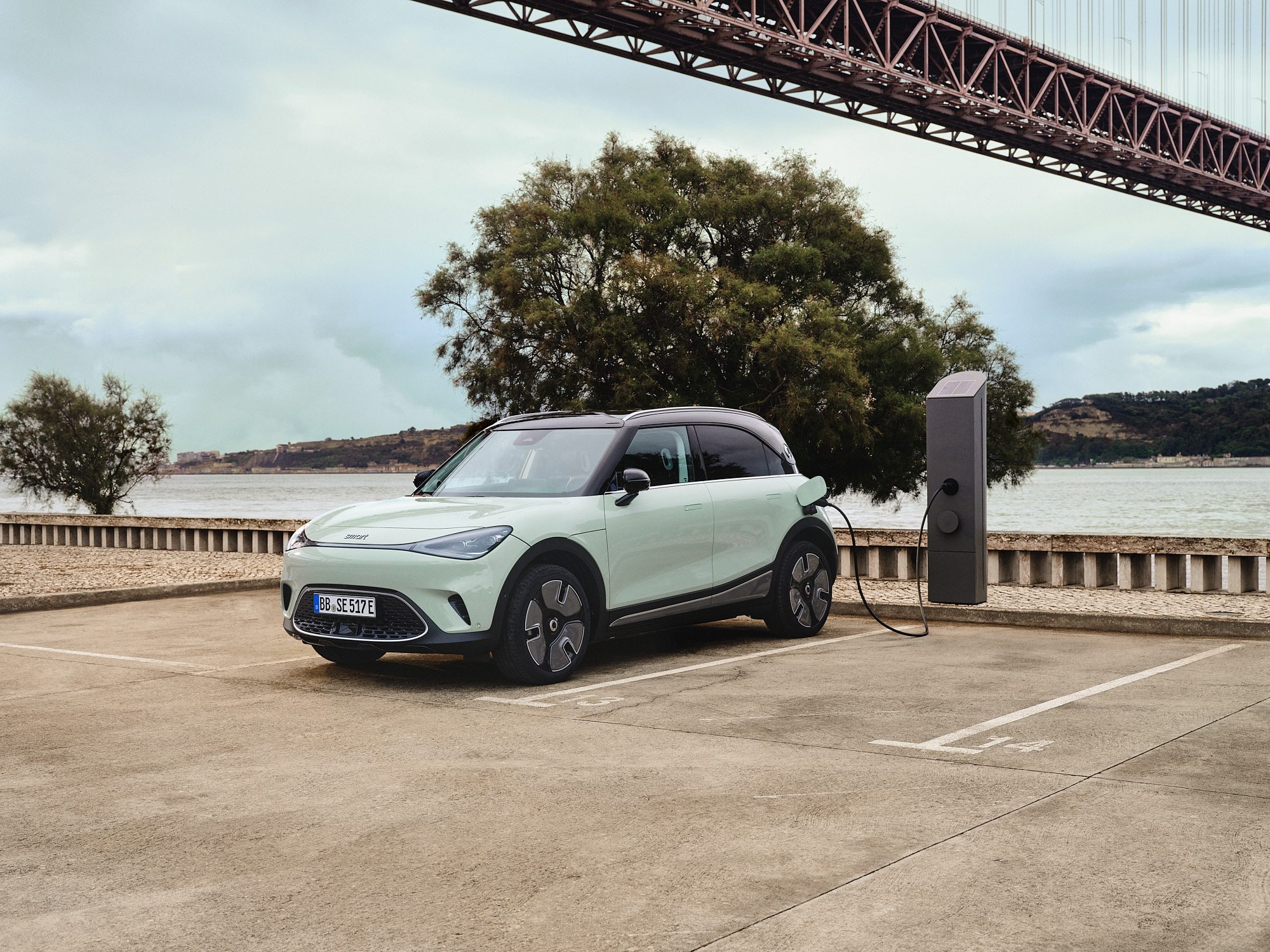 smart #1 at a charge point