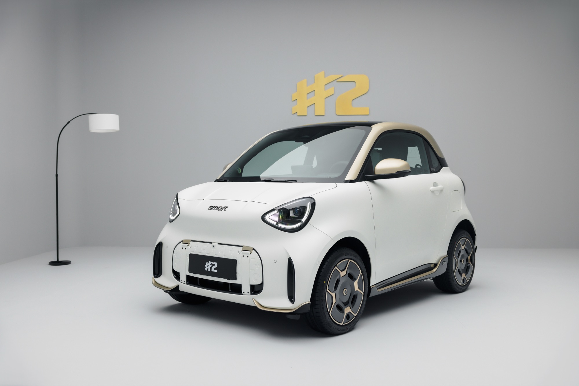 The #2 Couture Edition, in Atelier White Matte with a Platinum Gold roof