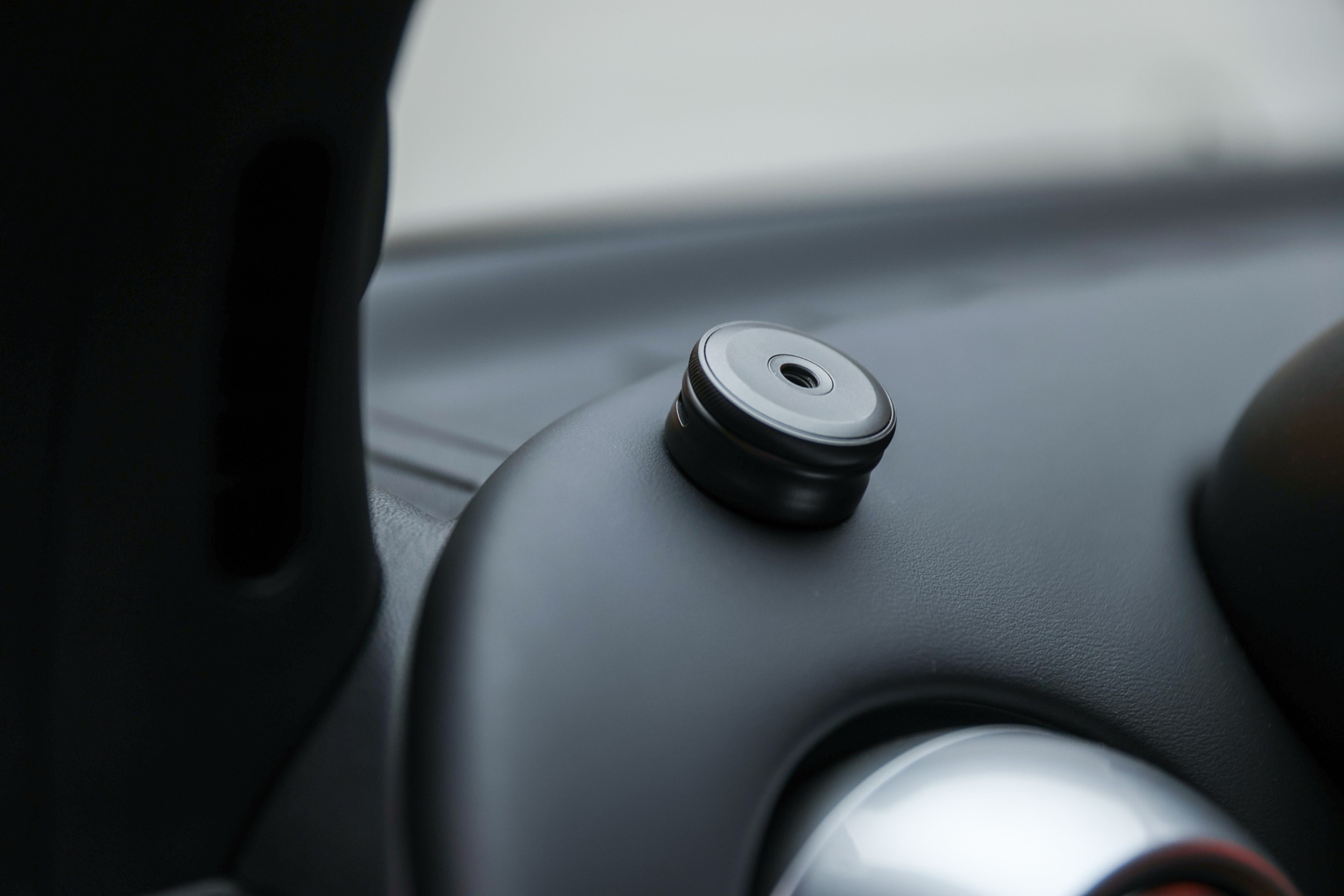 The smart Pillar, where small gadgets mount on the dashboard