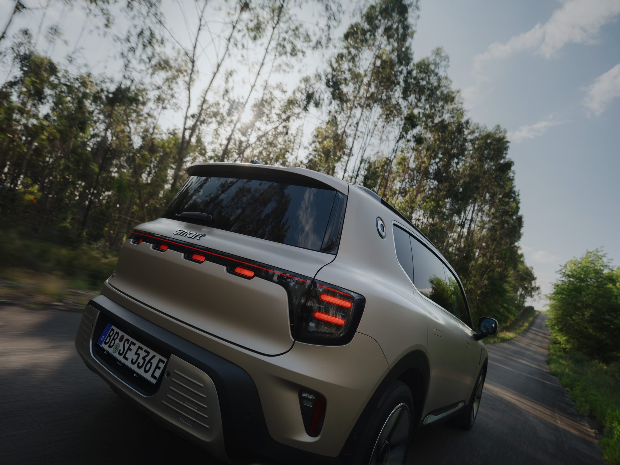 smart #5 from behind, on the move