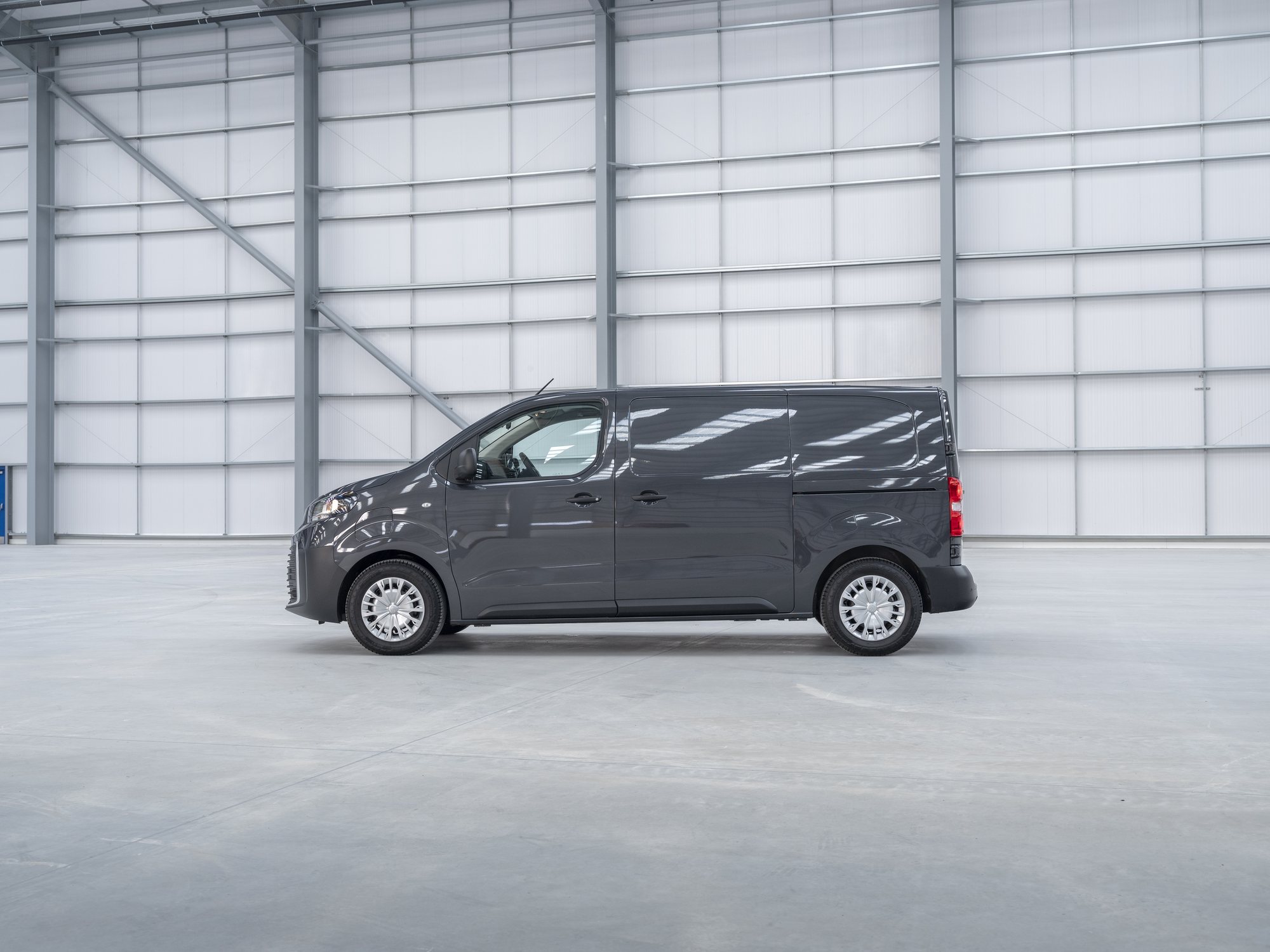 Toyota Proace Electric, from the side