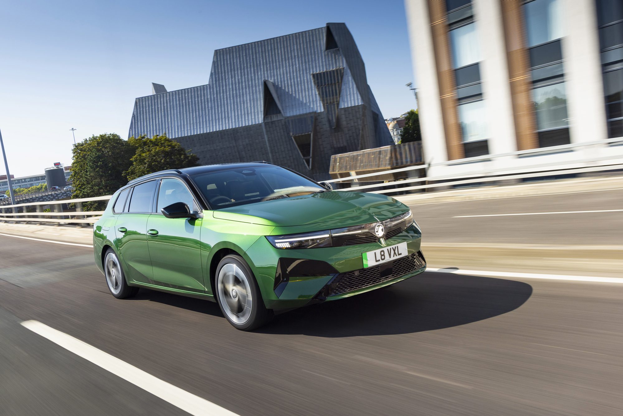 Astra Sports Tourer Electric on the move