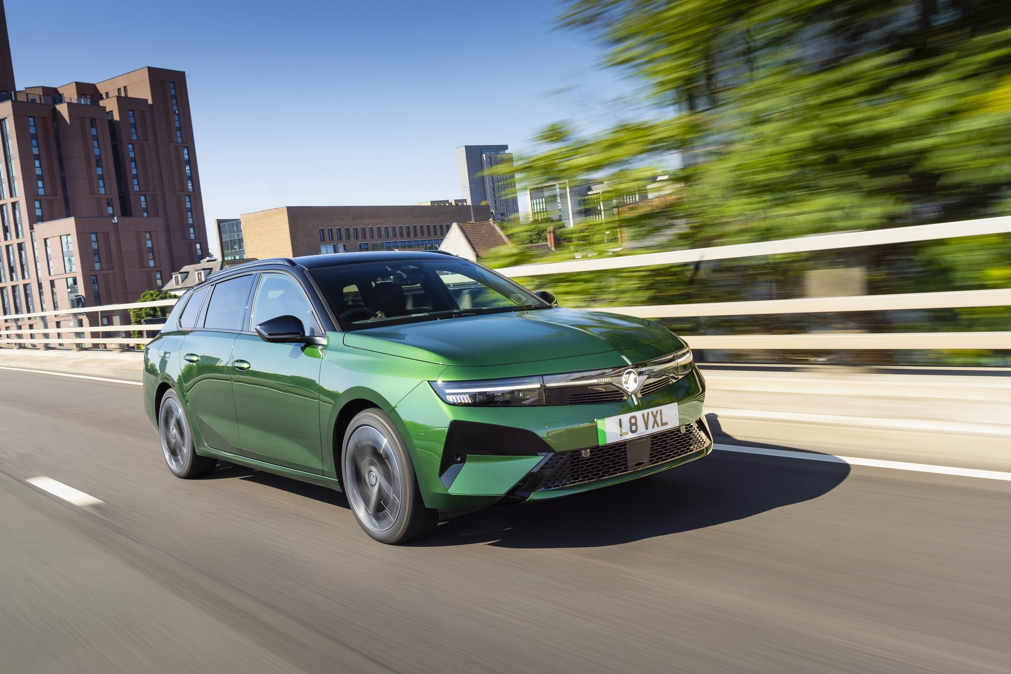 Astra Sports Tourer Electric, from the side