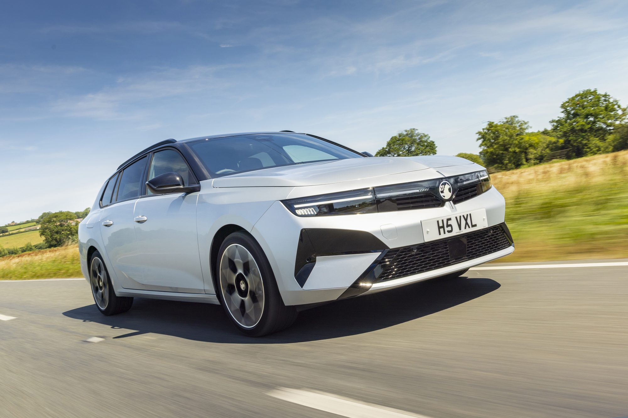 Astra Sports Tourer Electric on the road