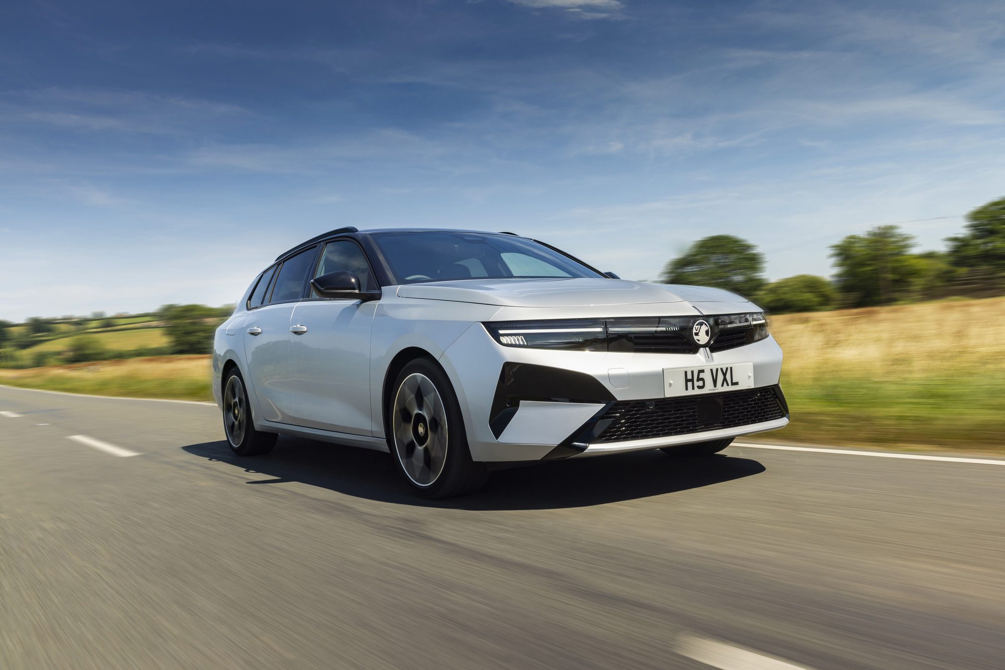 Astra Sports Tourer Electric in Crystal Silver, head on