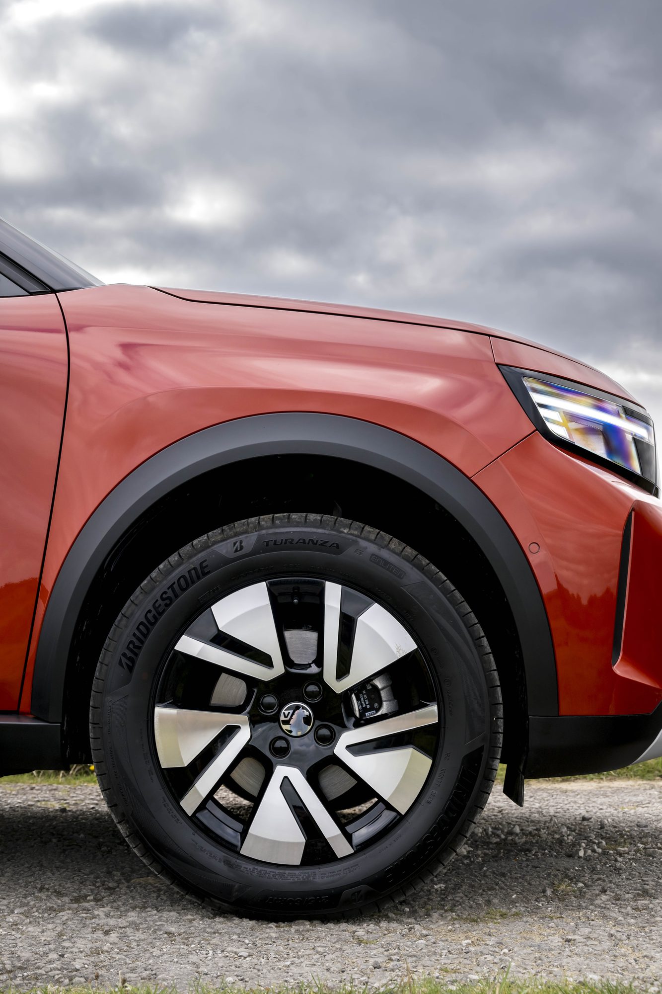 The Frontera Electric's alloy wheel