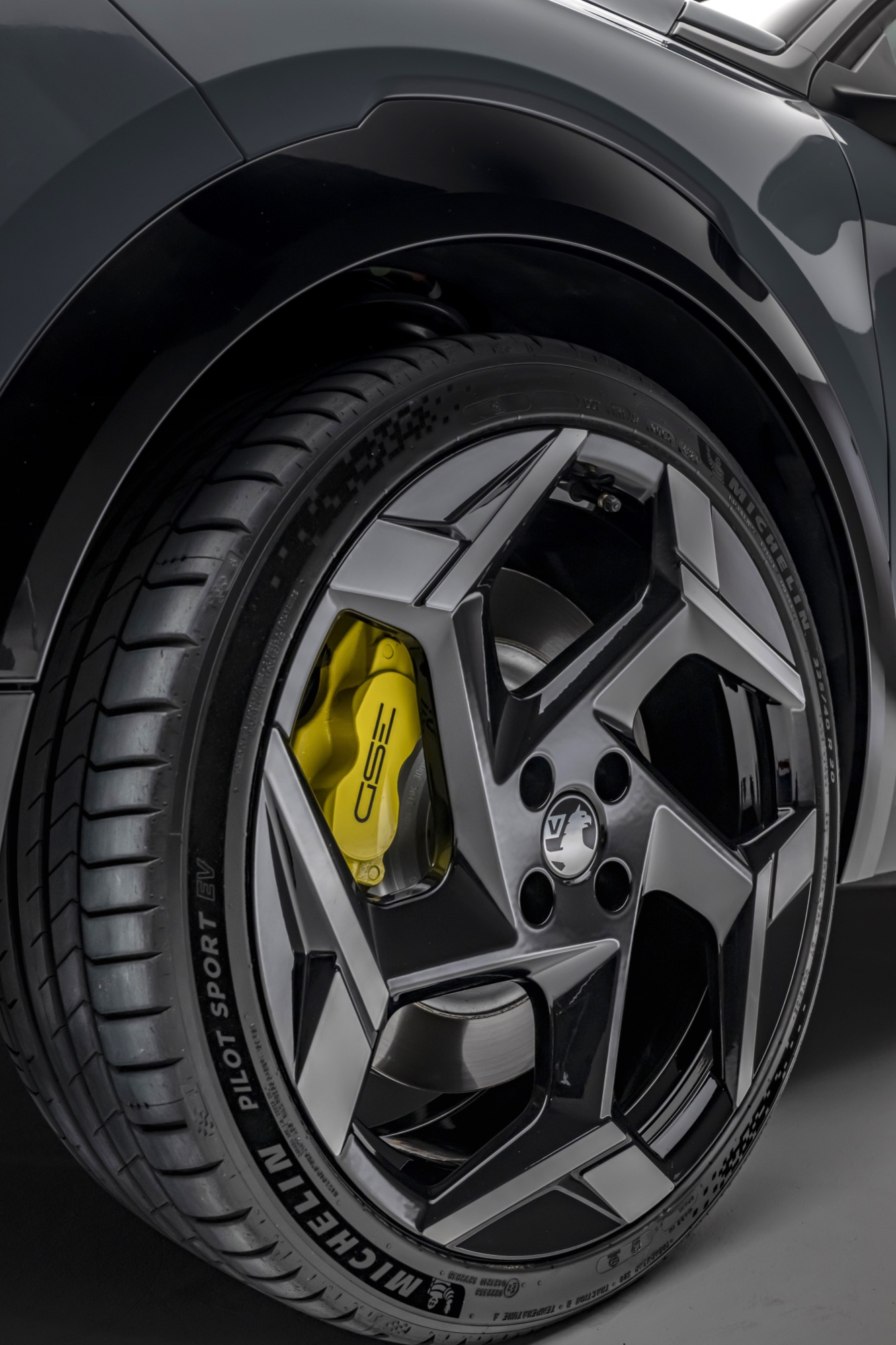 The front wheel